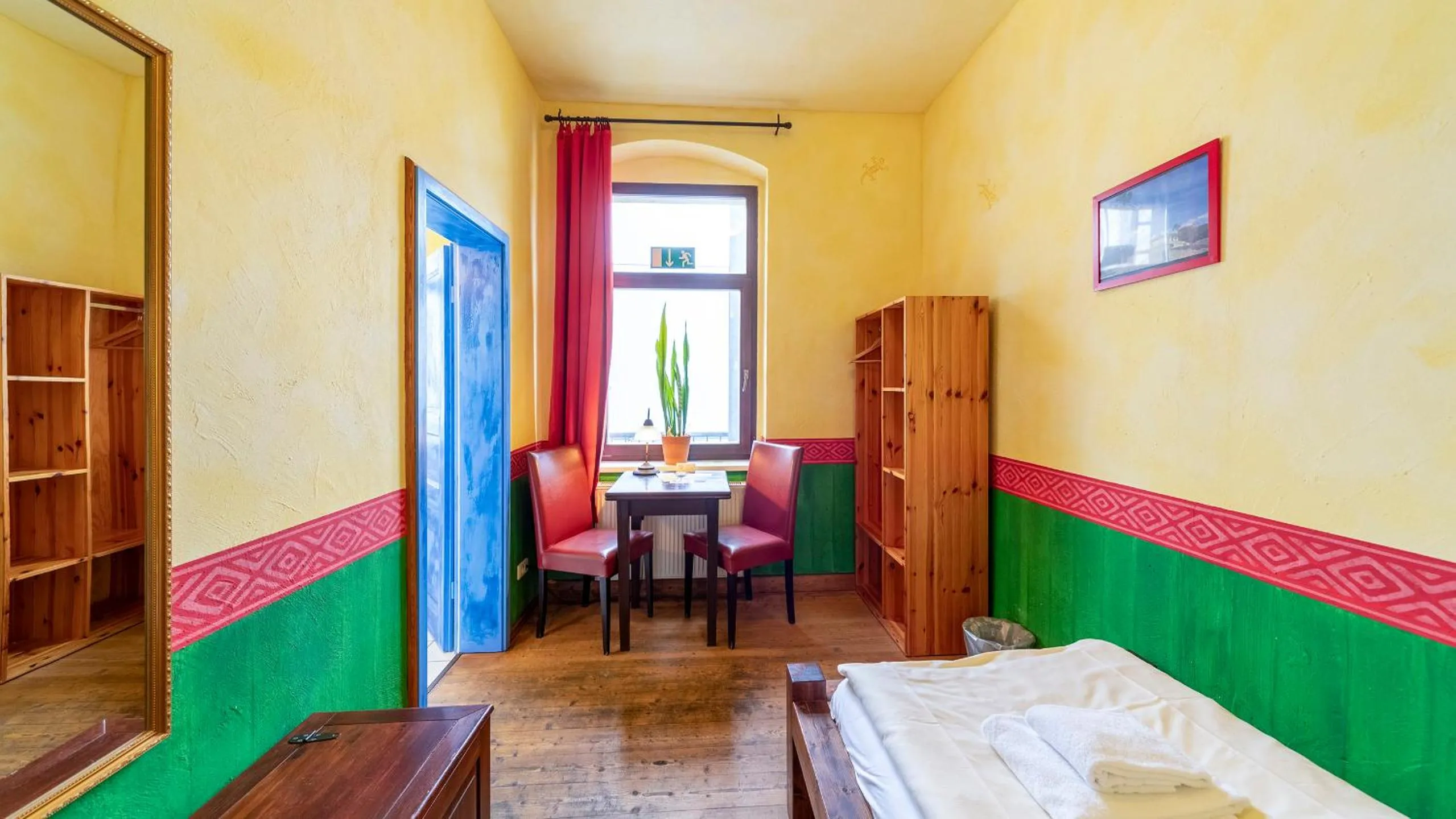 Photo of the whole room, Bed in Gästehaus Mezcalero