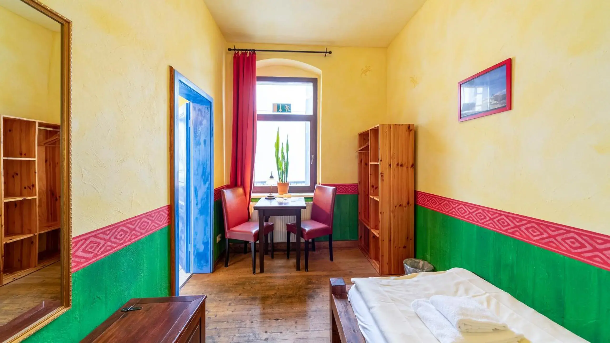 Single Room with Bathroom in Gästehaus Mezcalero Single Room with Bathroom in Gästehaus Mezcalero