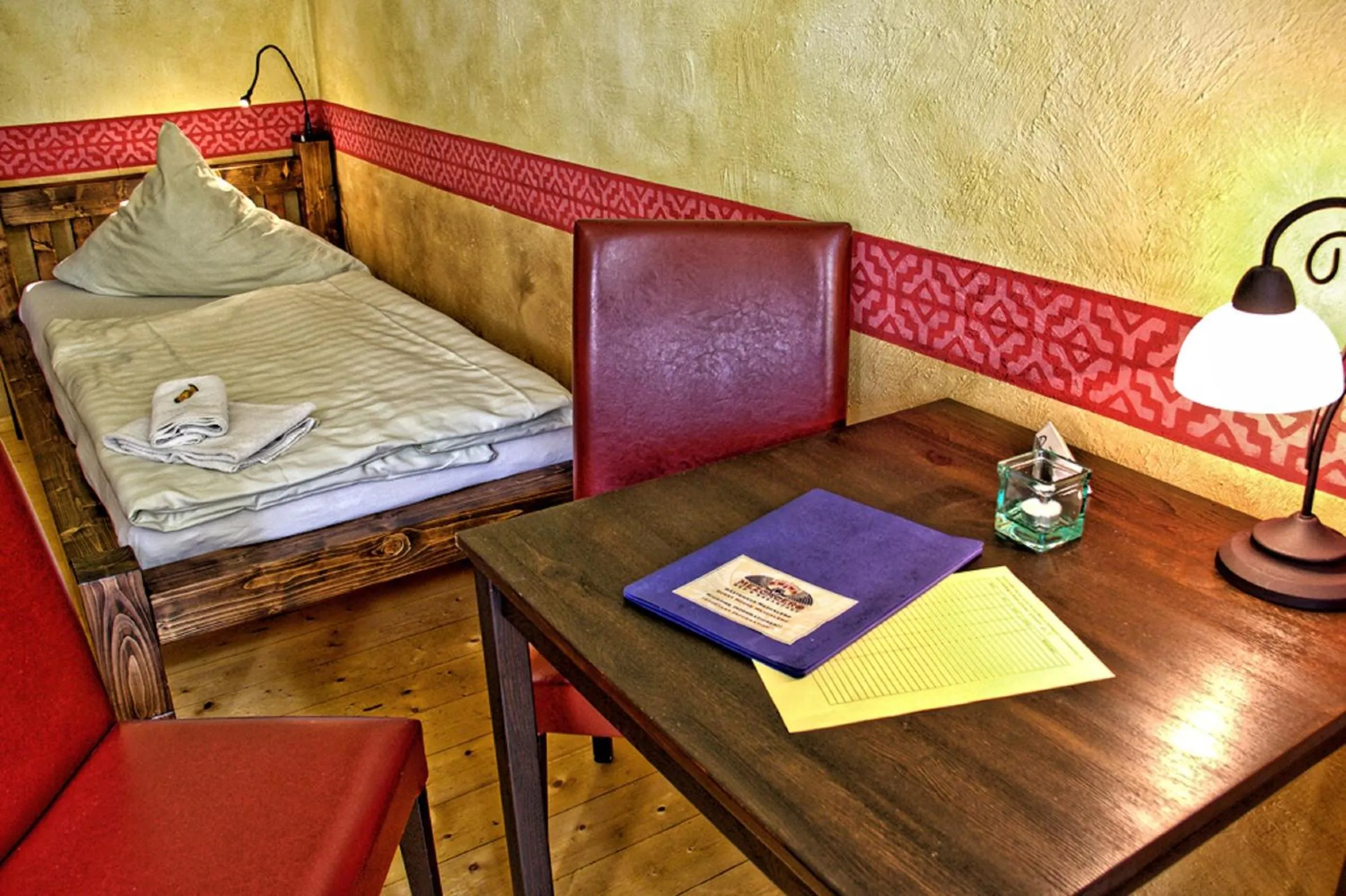 Seating area, Bed in Gästehaus Mezcalero