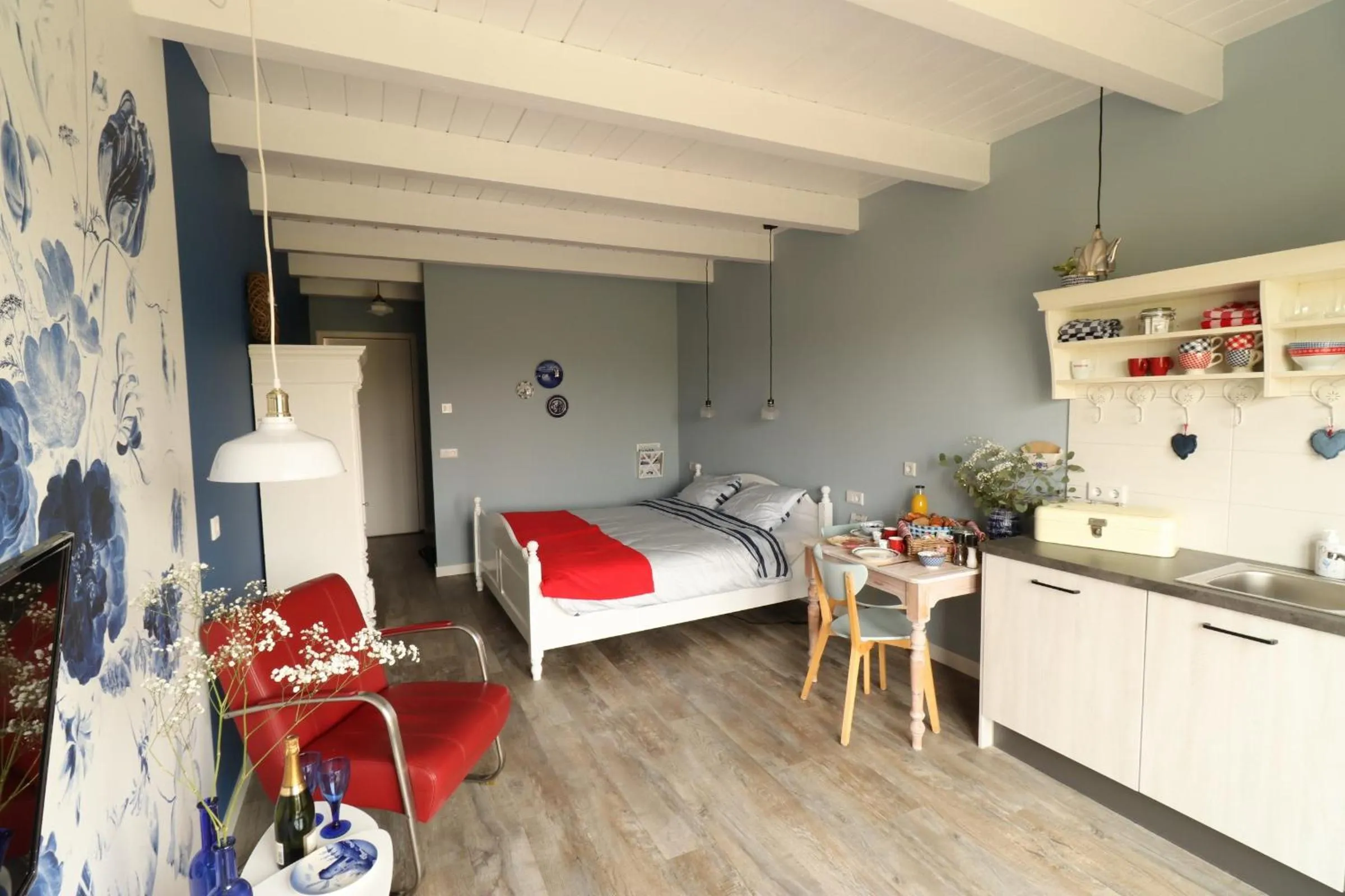 Photo of the whole room, Bed in B&B Buutegeweun