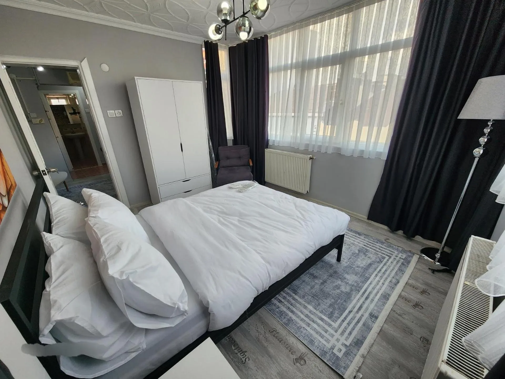 Bed in Taxim No1 Suites