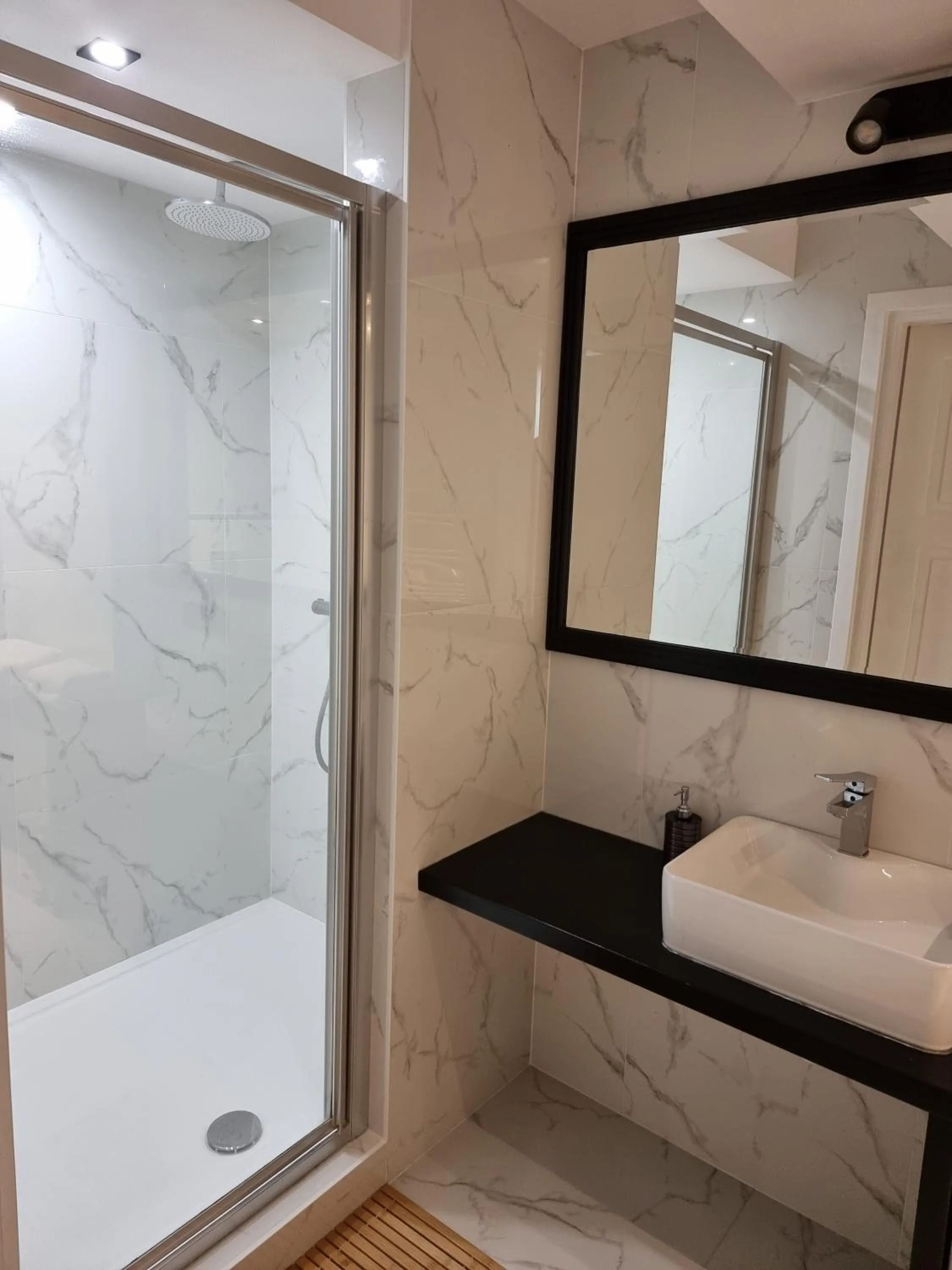 Shower in Spichlerz na Krakowskiej