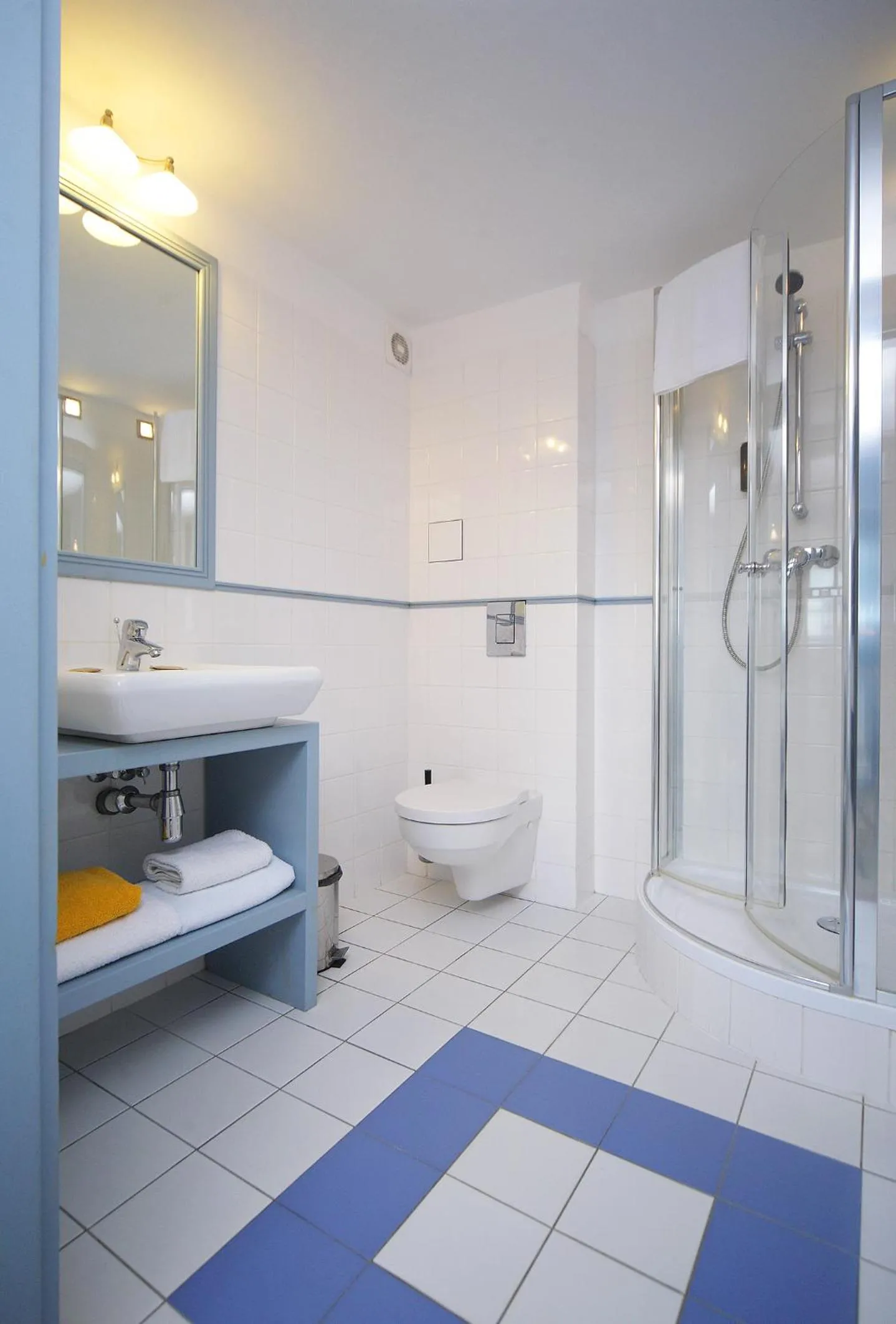 Shower in Spichlerz na Krakowskiej