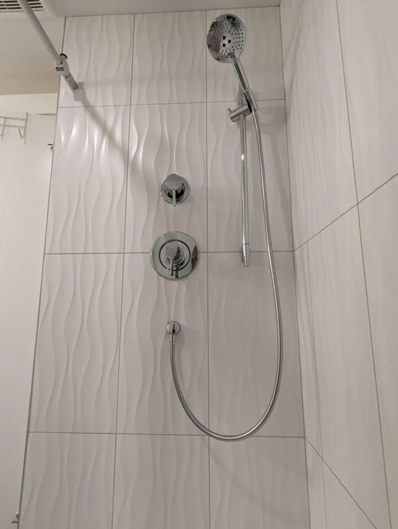 Shower in Maple Rise Guesthouse
