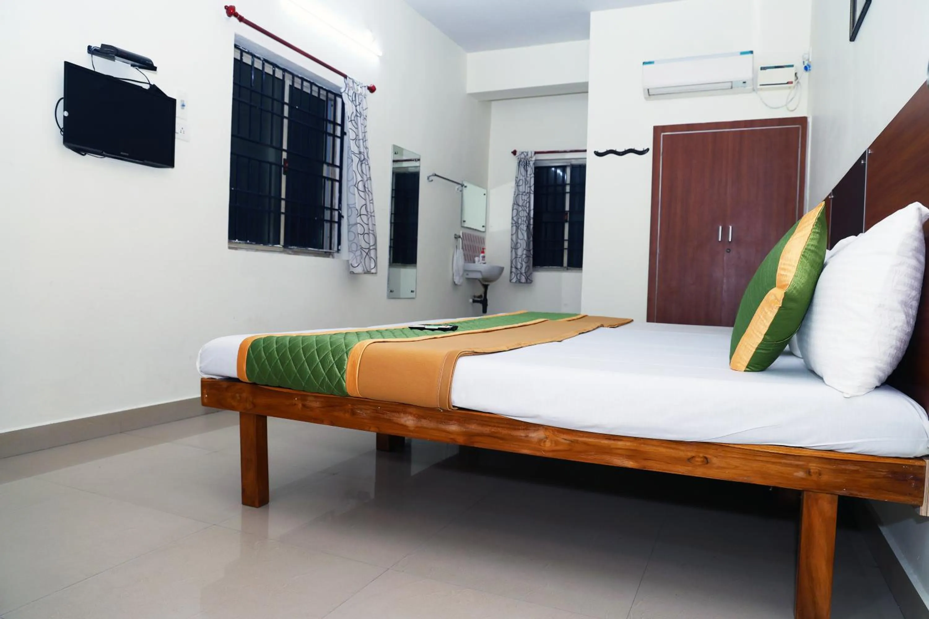 Bedroom, Bed in ROYAL GREEN AIRPORT TRANSIT ACCOMMODATION