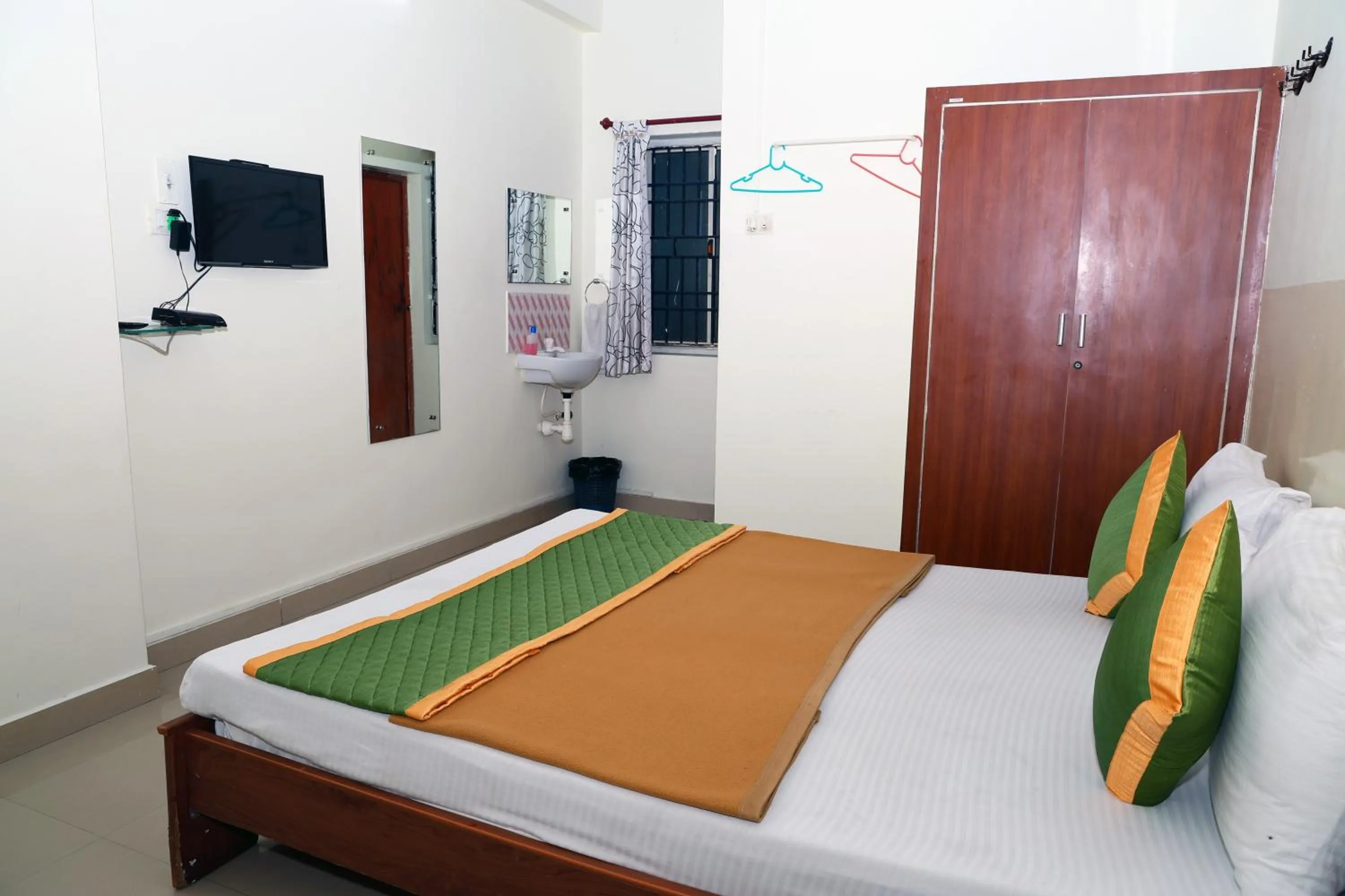 Bedroom, Bed in ROYAL GREEN AIRPORT TRANSIT ACCOMMODATION