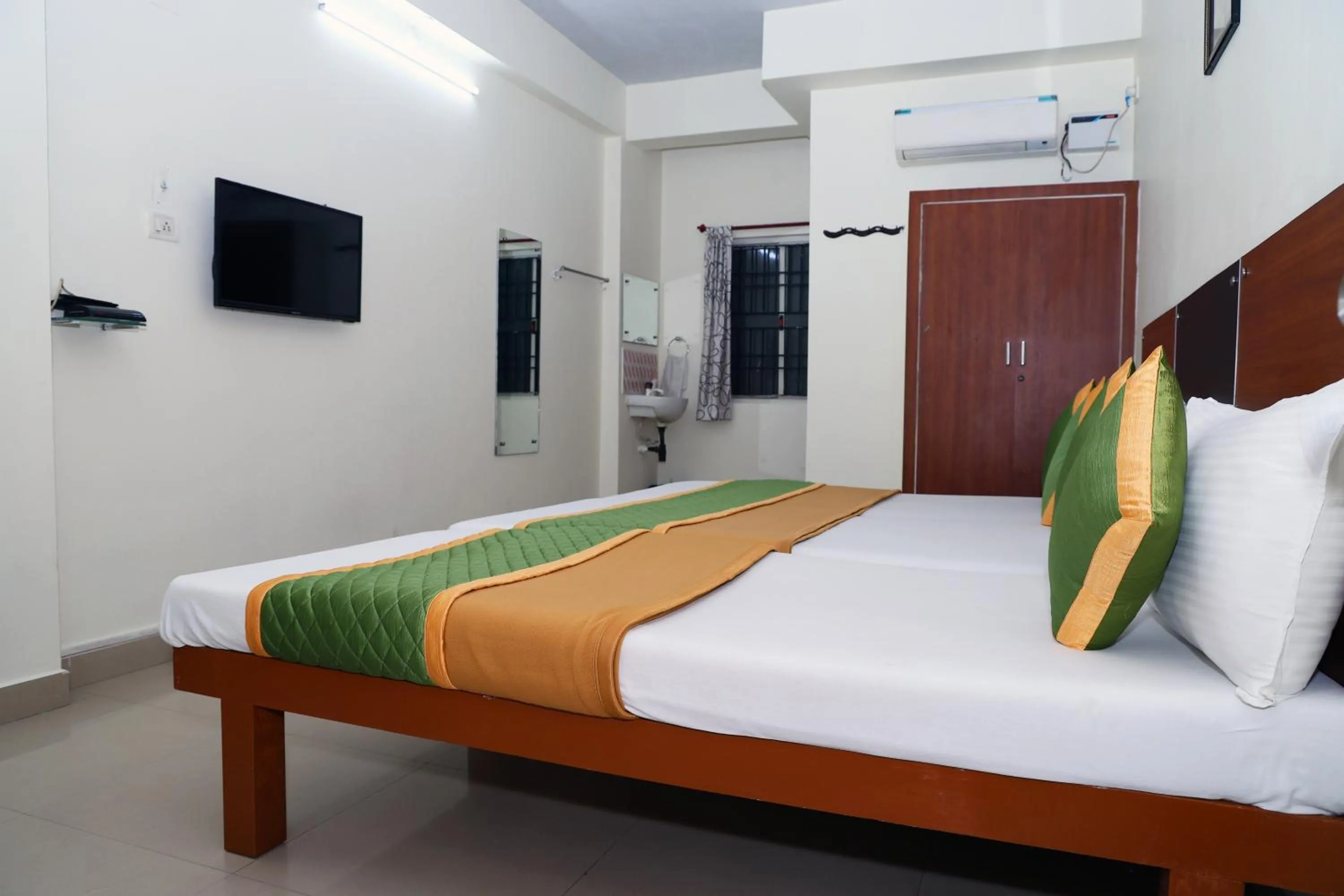 Bedroom, Bed in ROYAL GREEN AIRPORT TRANSIT ACCOMMODATION