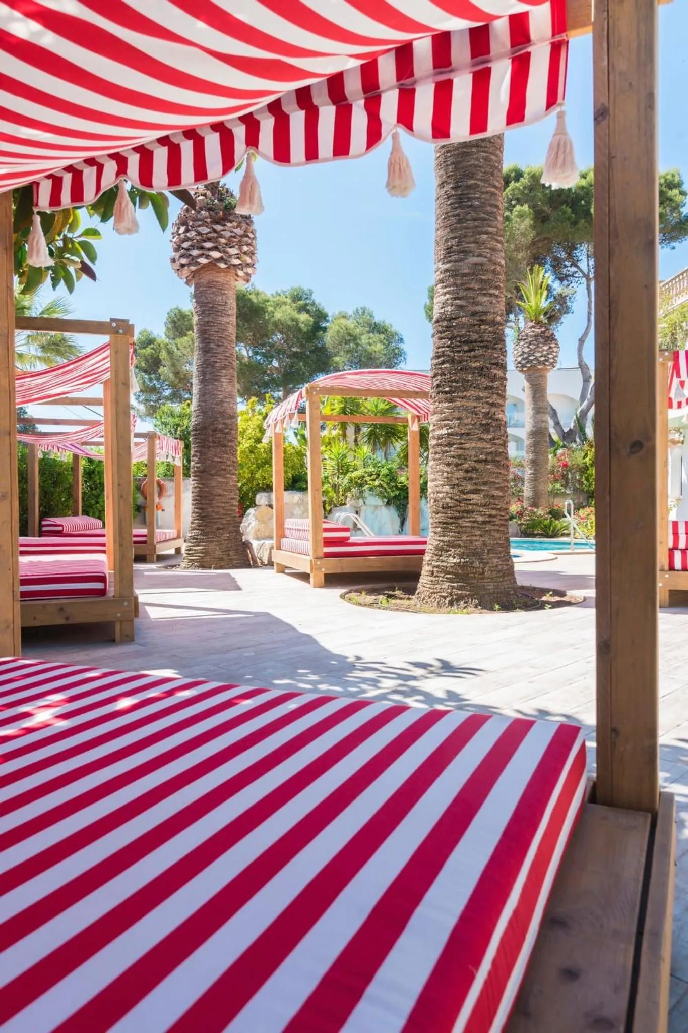 Swimming pool in Villa Piccola by Cassai