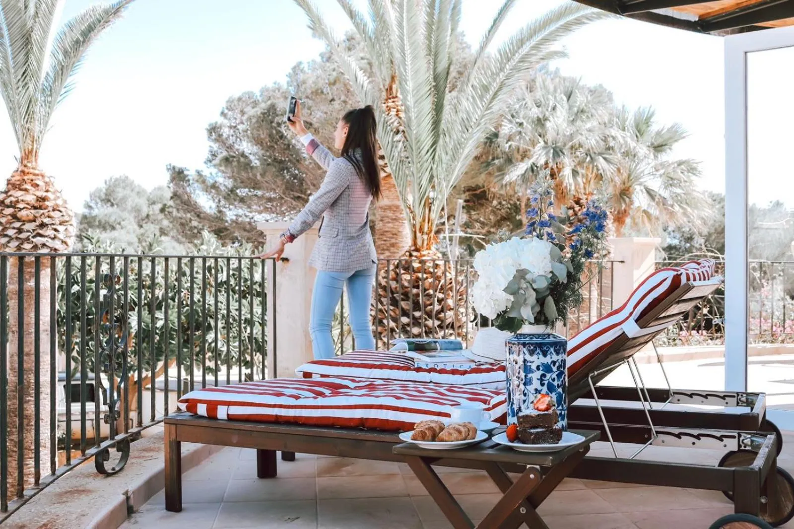 People in Villa Piccola by Cassai