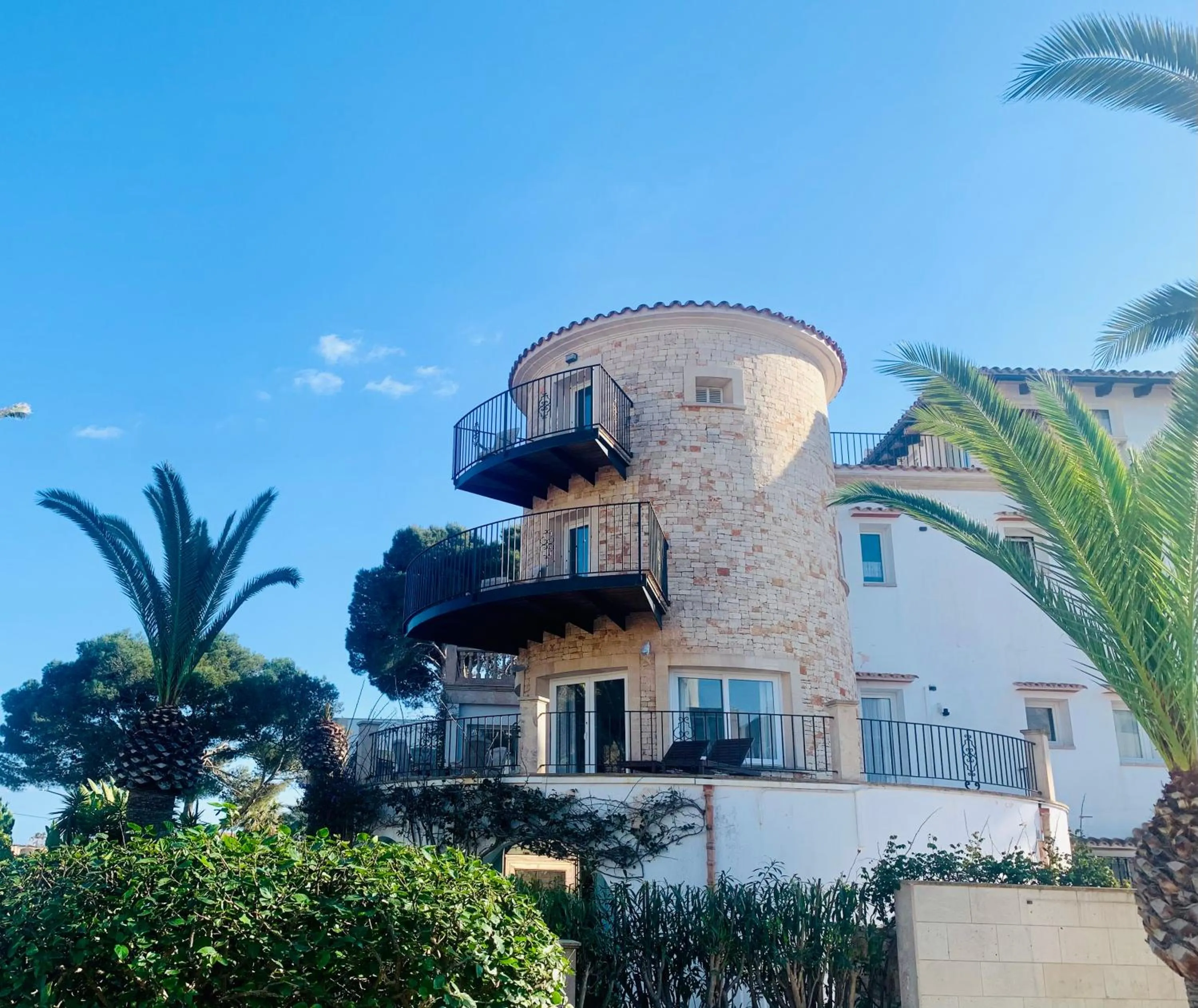 Property building in Villa Piccola by Cassai