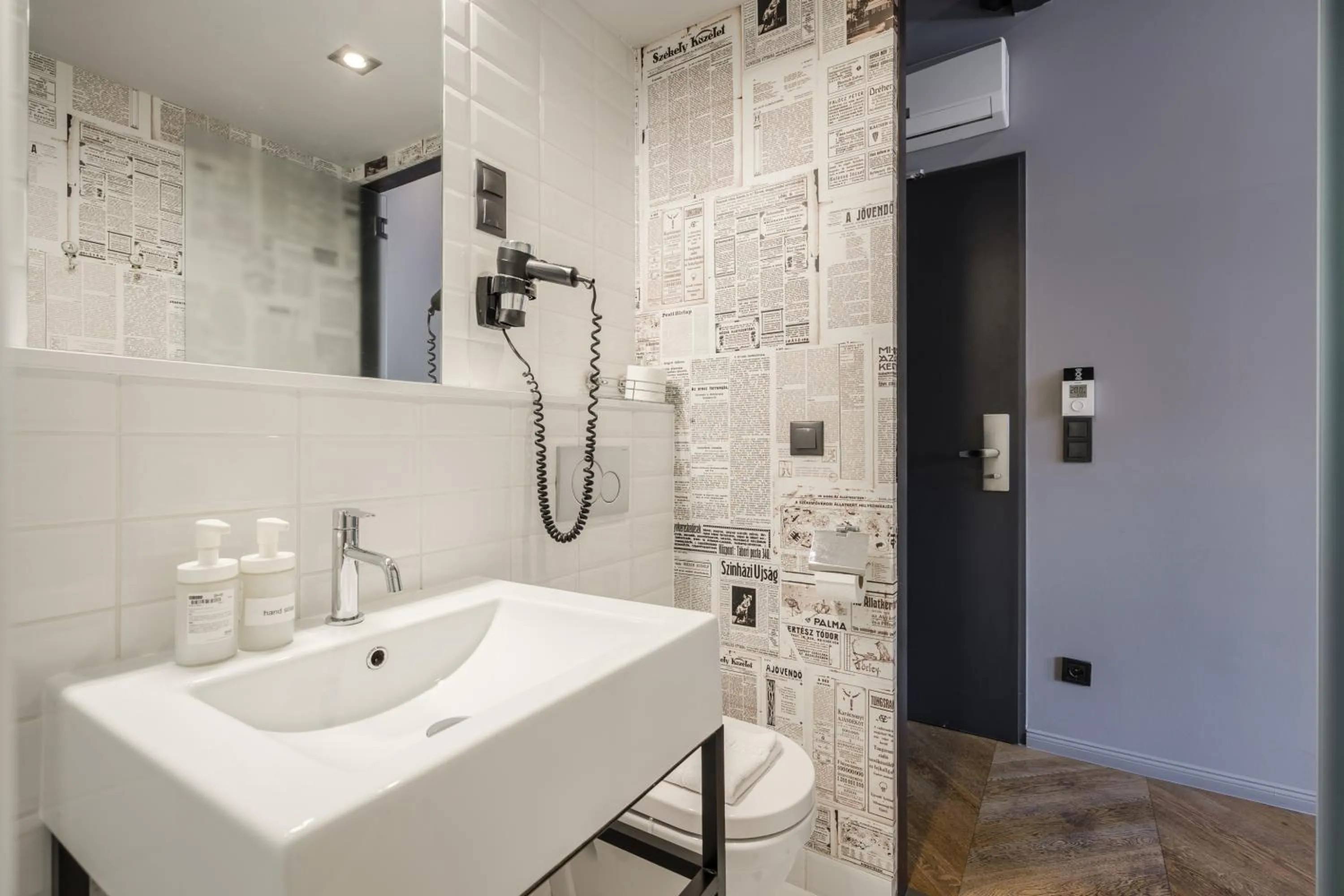 Toilet in Butik Apartments, by BQA