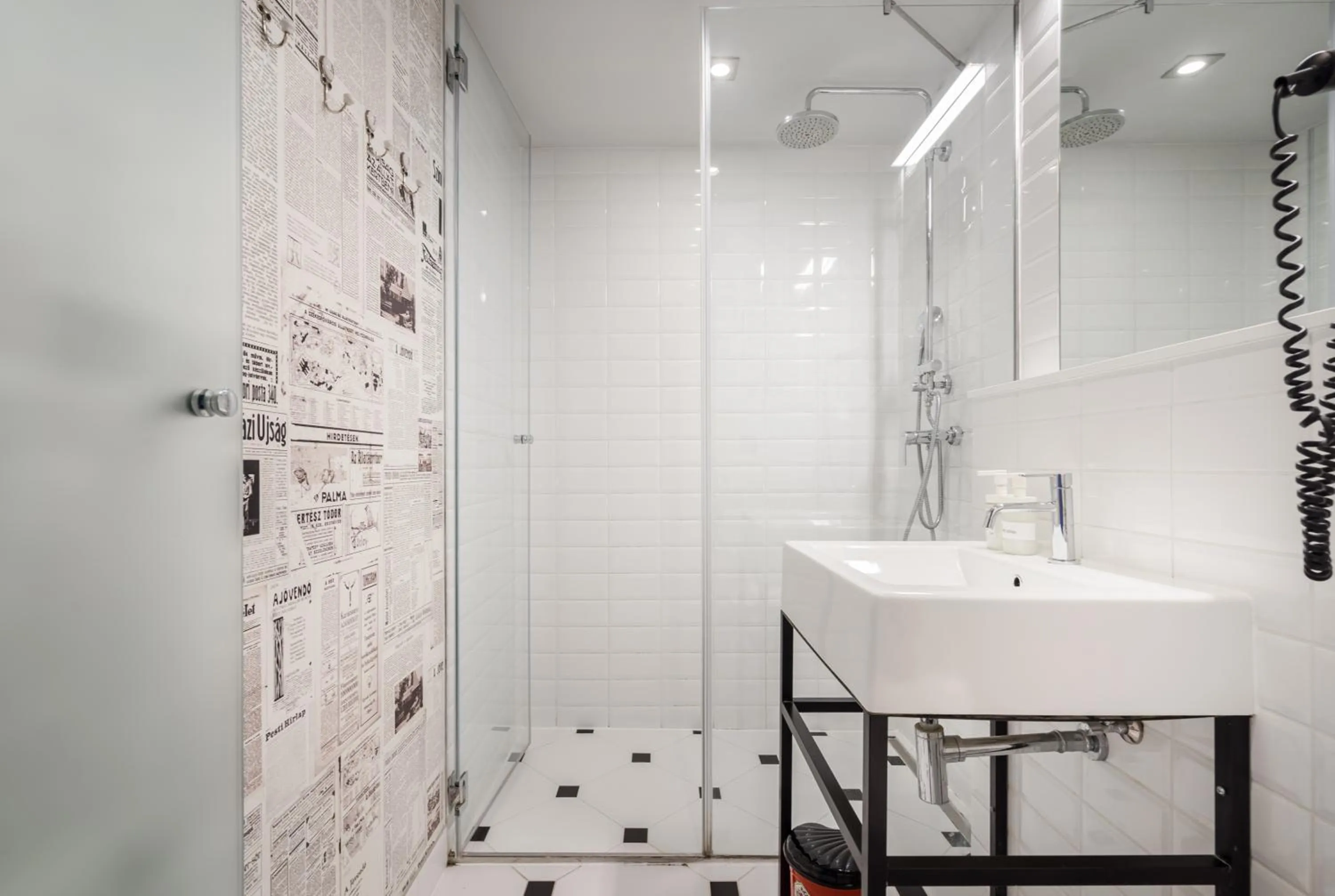 Shower in Butik Apartments, by BQA