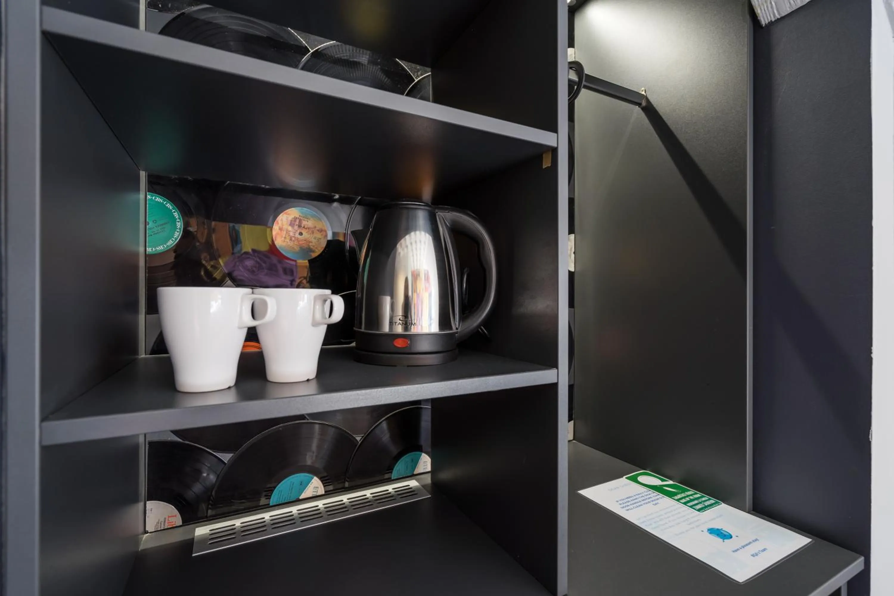 Coffee/tea facilities in Butik Apartments, by BQA