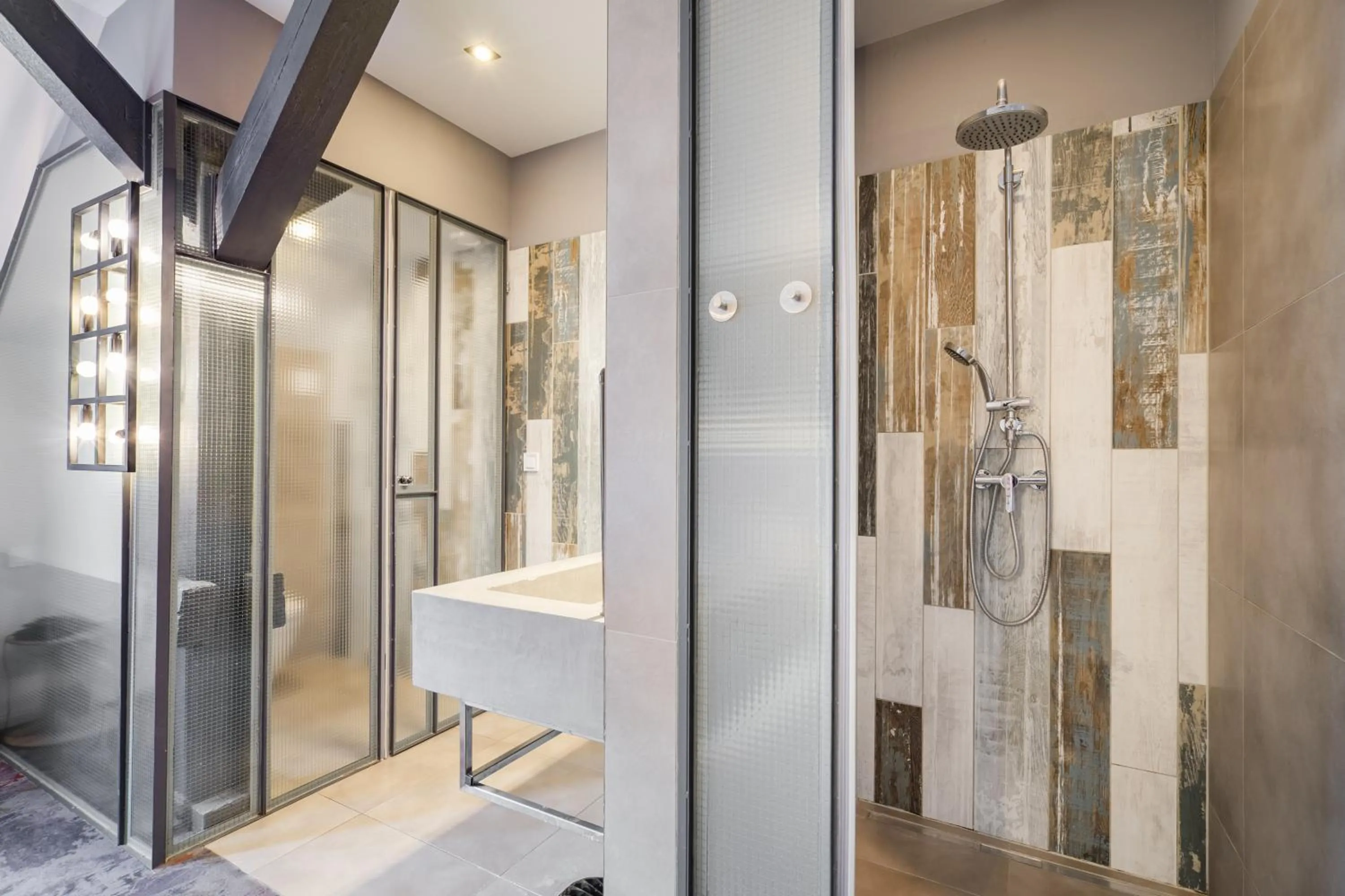 Shower in Butik Apartments, by BQA