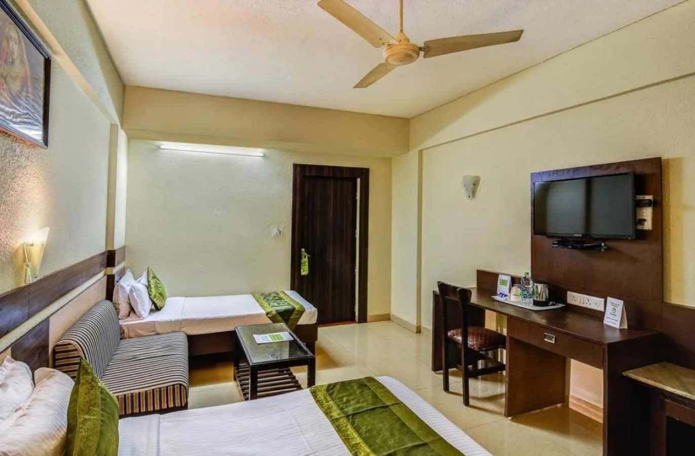 Photo of the whole room, Bed in Hotel The Shagun