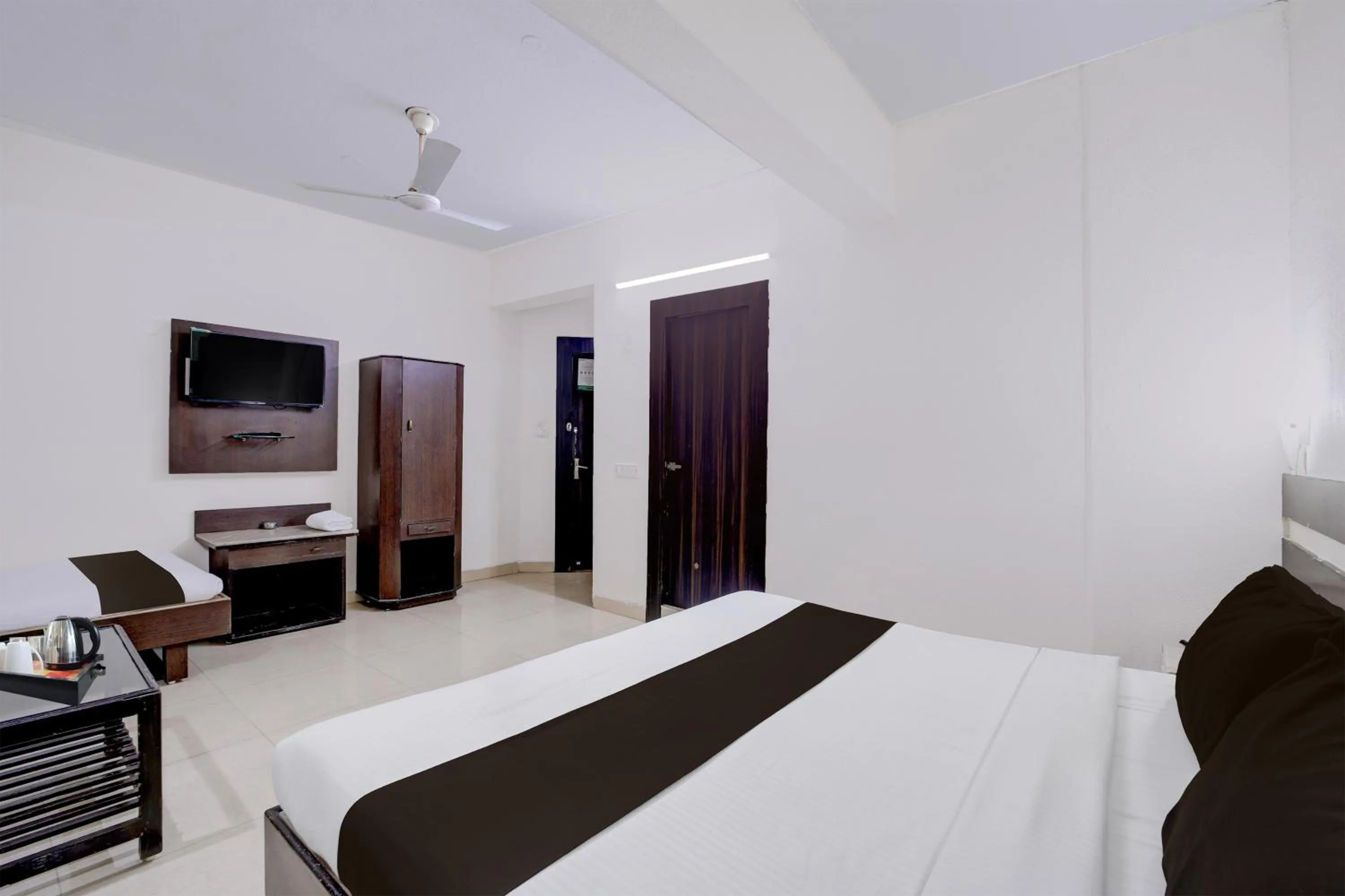 Bedroom, Bed in Townhouse Gandhi Medical College Bhopal Formerly Hotel Shagun