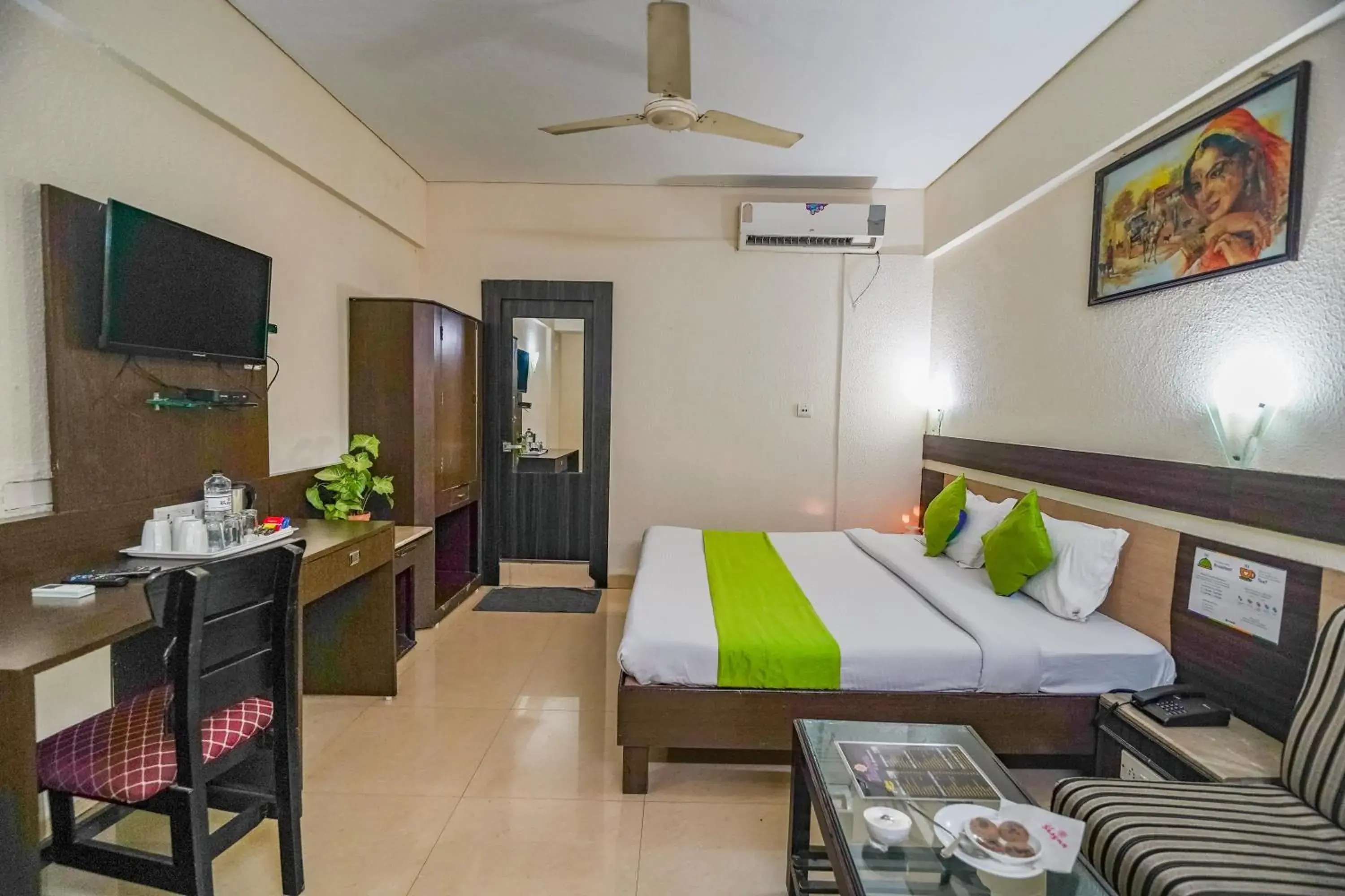 Standard Double Room in Hotel The Shagun Standard Double Room in Hotel The Shagun