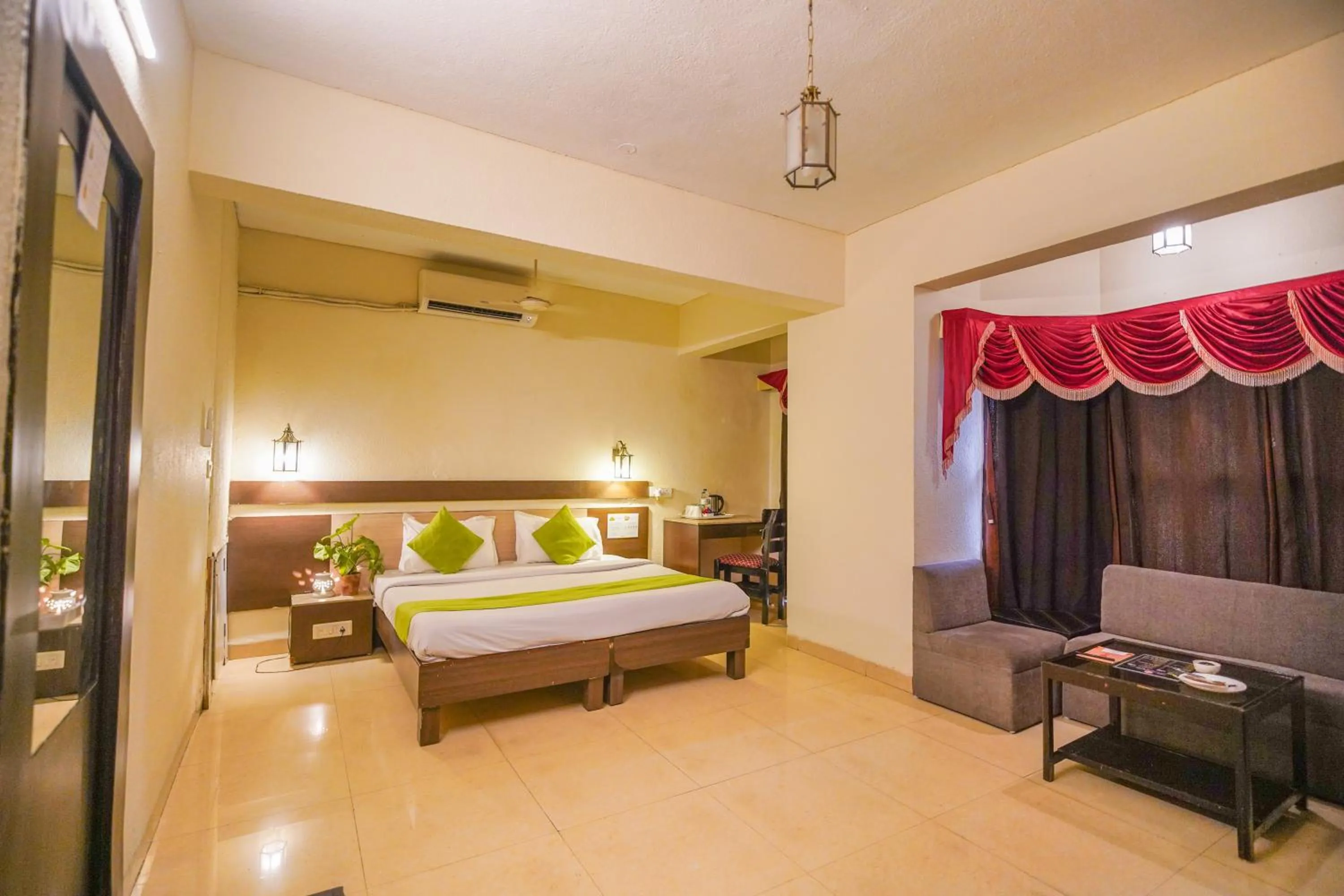 Bed in Hotel The Shagun