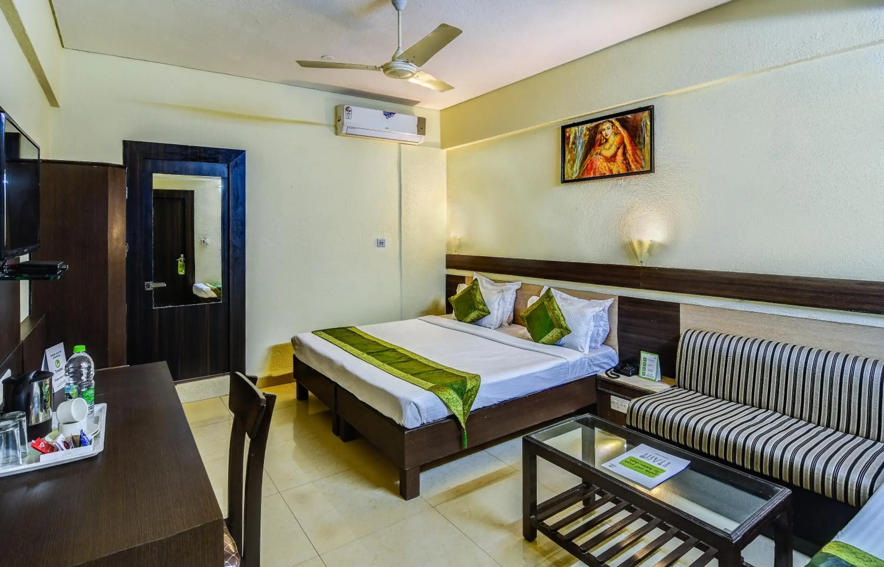 Photo of the whole room, Bed in Hotel The Shagun Photo of the whole room, Bed in Hotel The Shagun