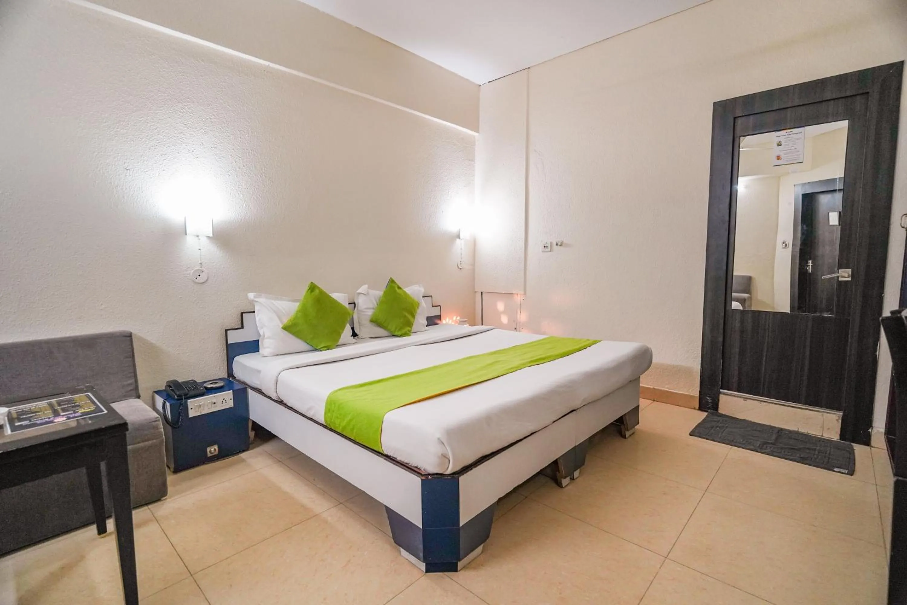 Photo of the whole room, Bed in Hotel The Shagun