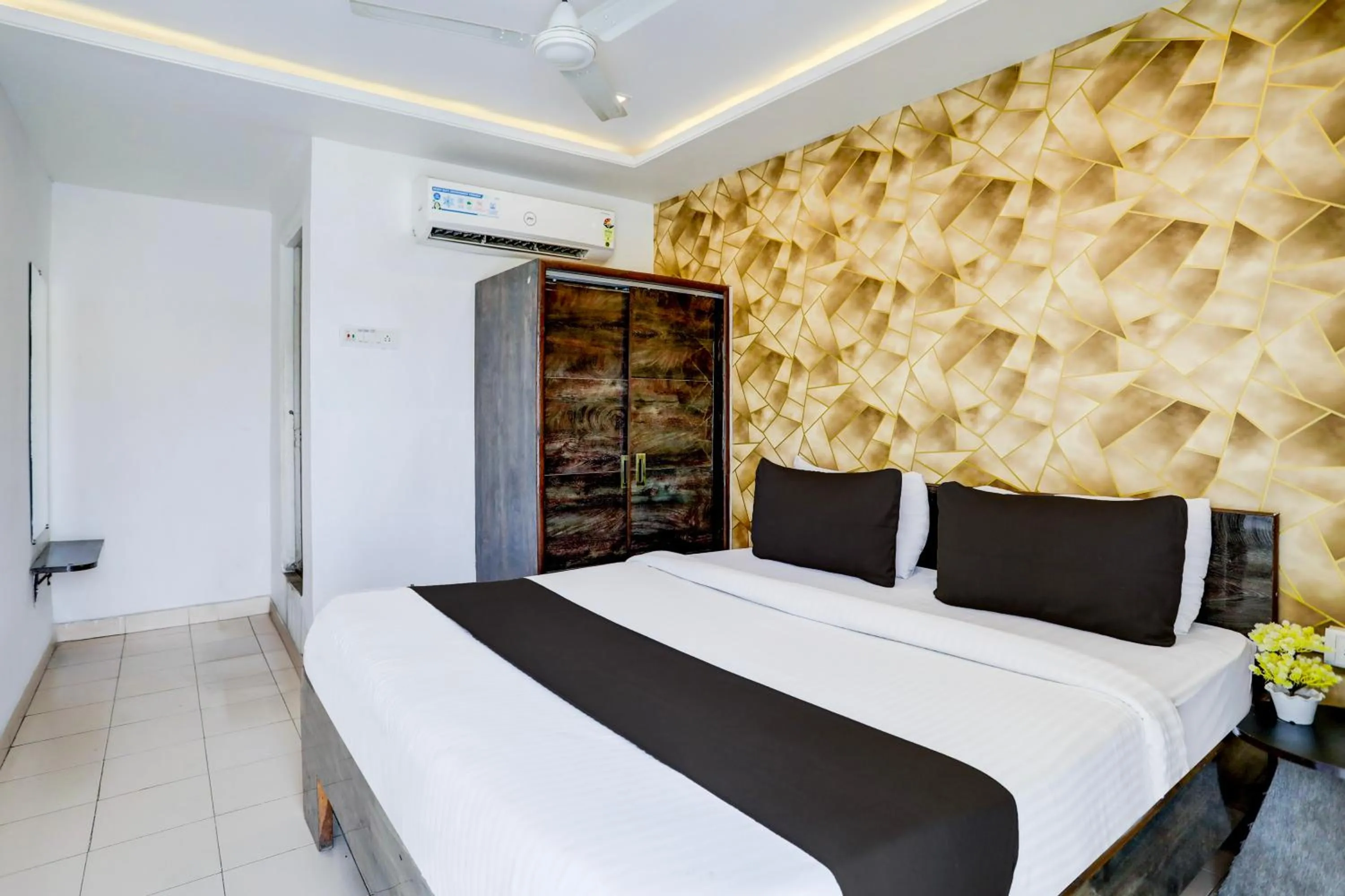 Photo of the whole room, Bed in Super Collection O Hingna Road