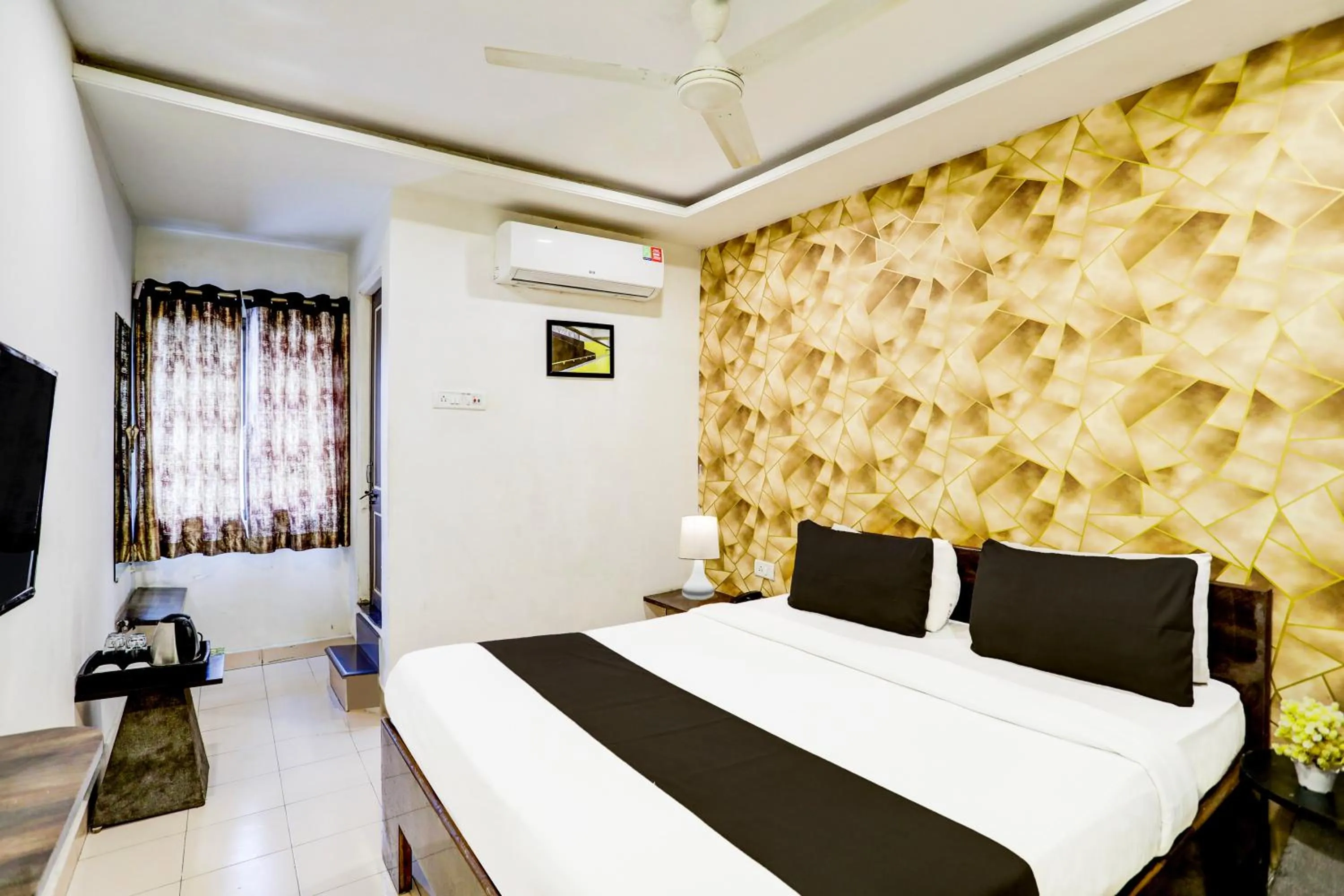 Photo of the whole room, Bed in Super Collection O Hingna Road