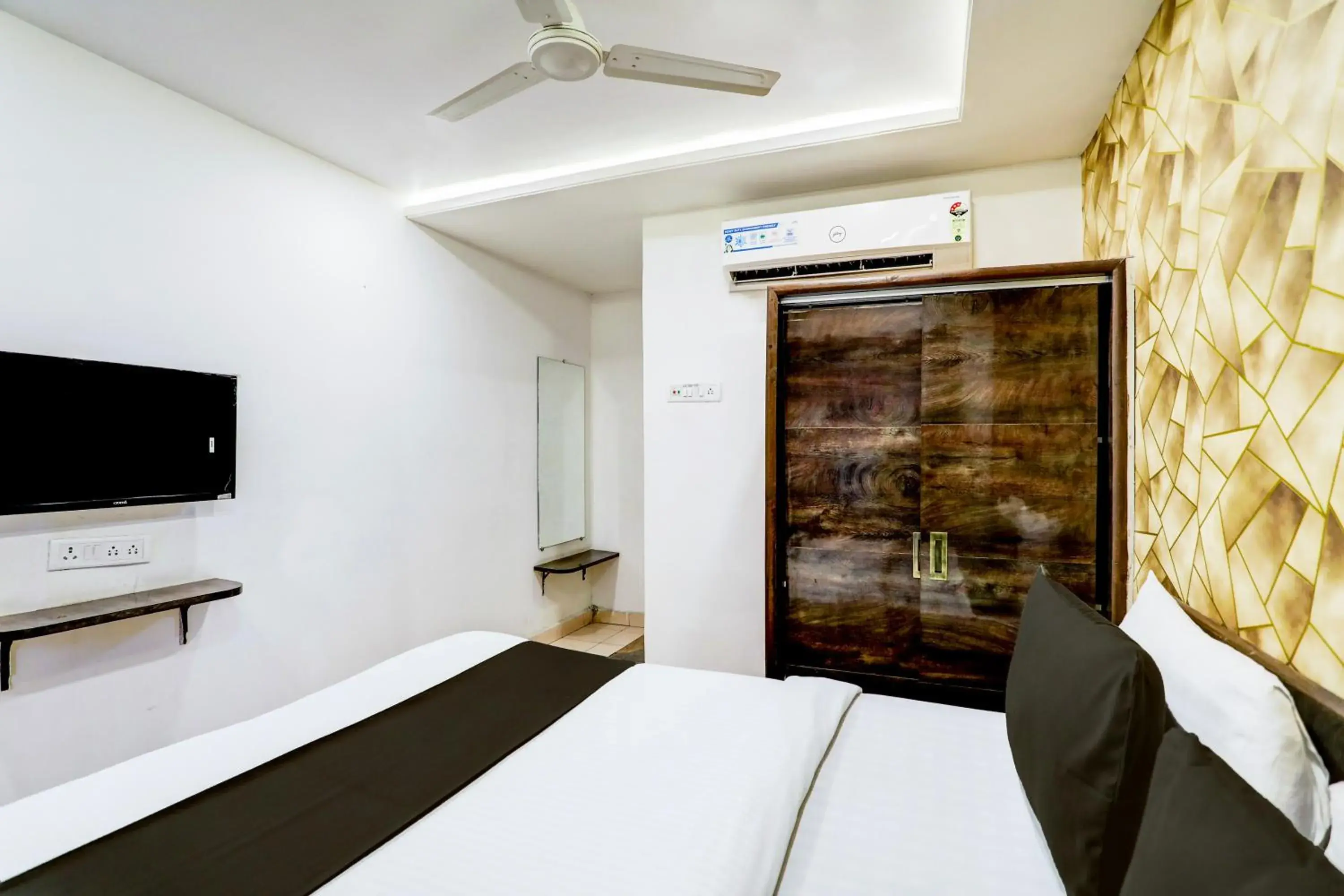 Photo of the whole room, Bed in Super Collection O Hingna Road Photo of the whole room, Bed in Super Collection O Hingna Road