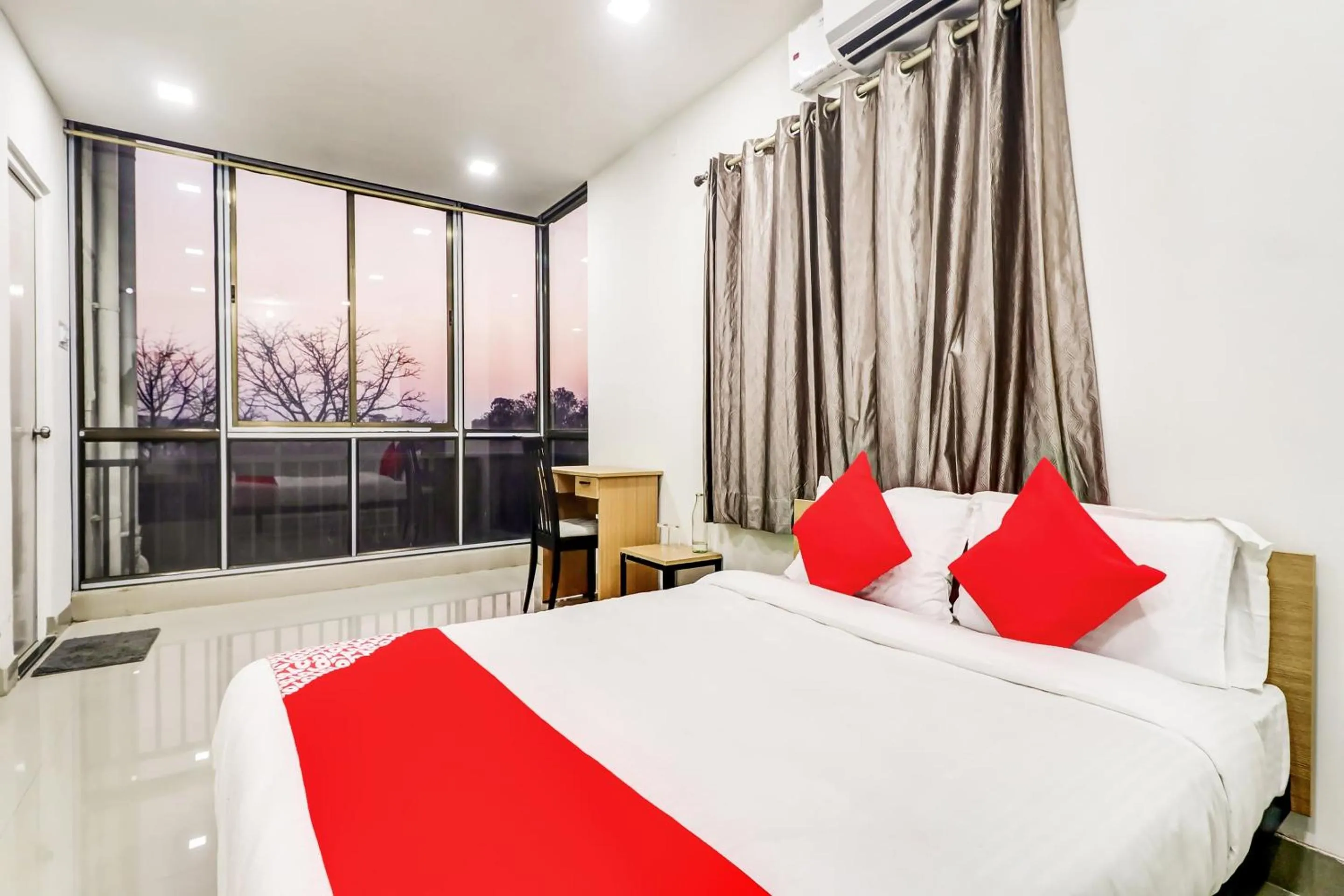 Bedroom, Bed in Super Hotel O Hotel Outline