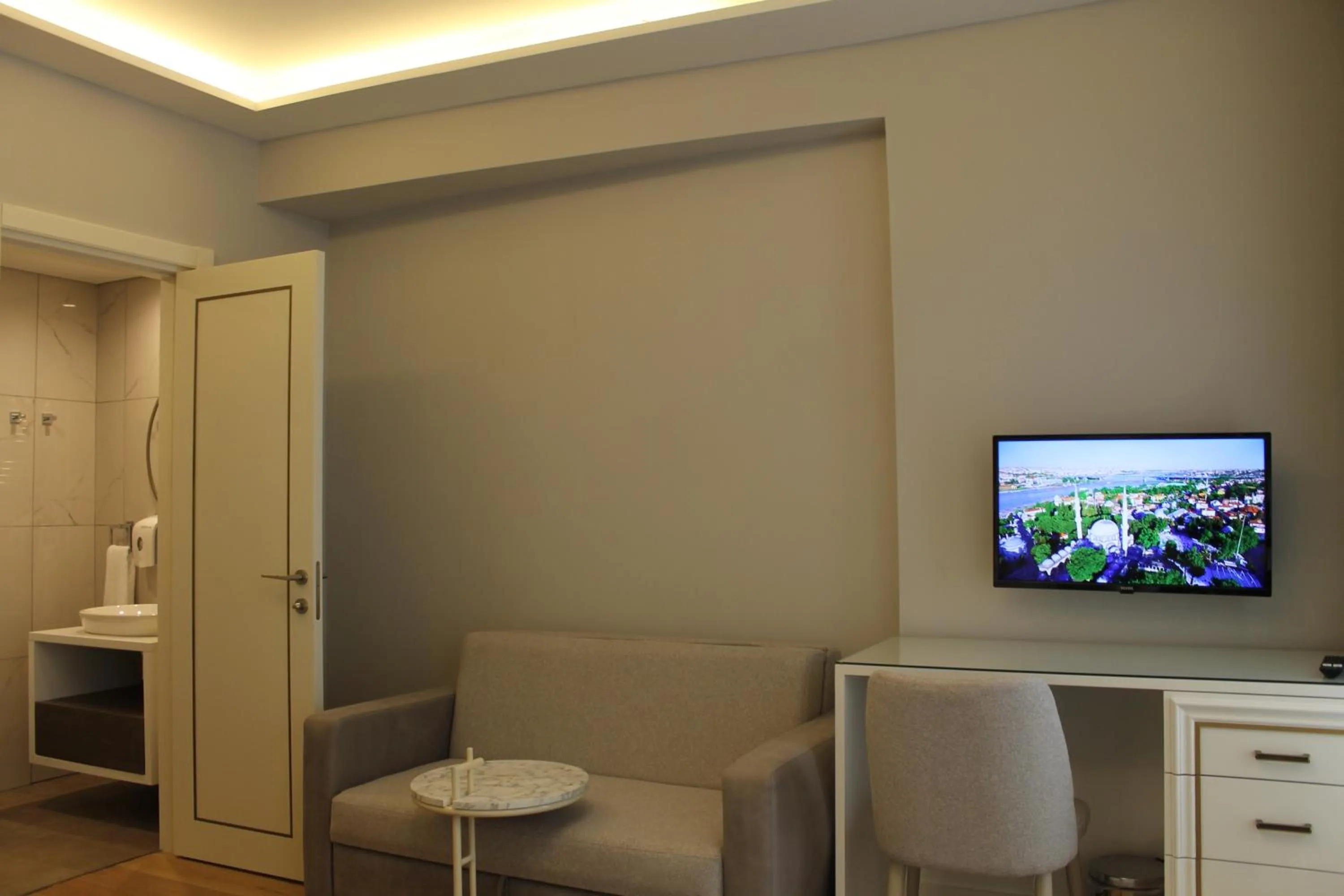 Bedroom in Garlon Residence