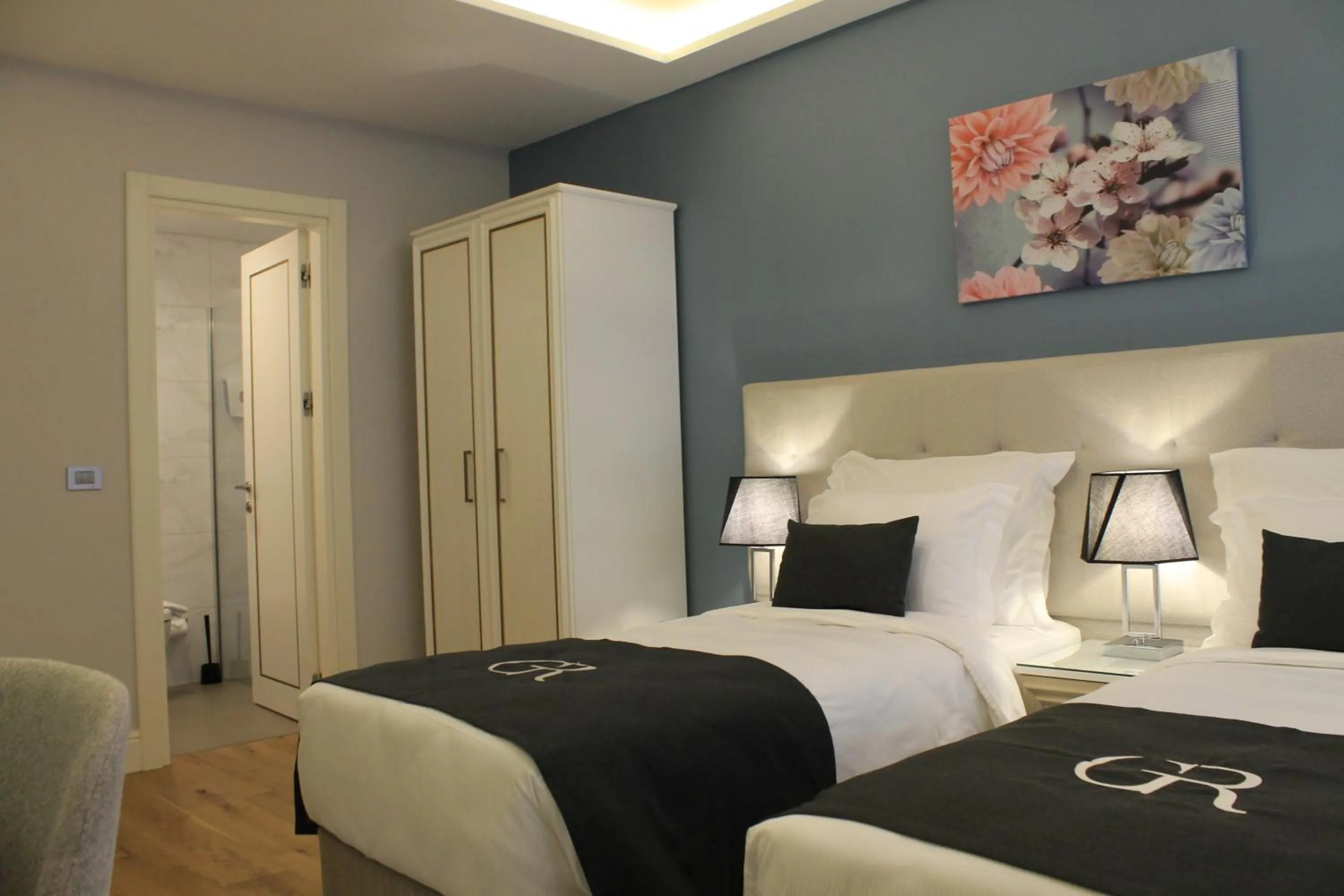 Bedroom, Bed in Garlon Residence