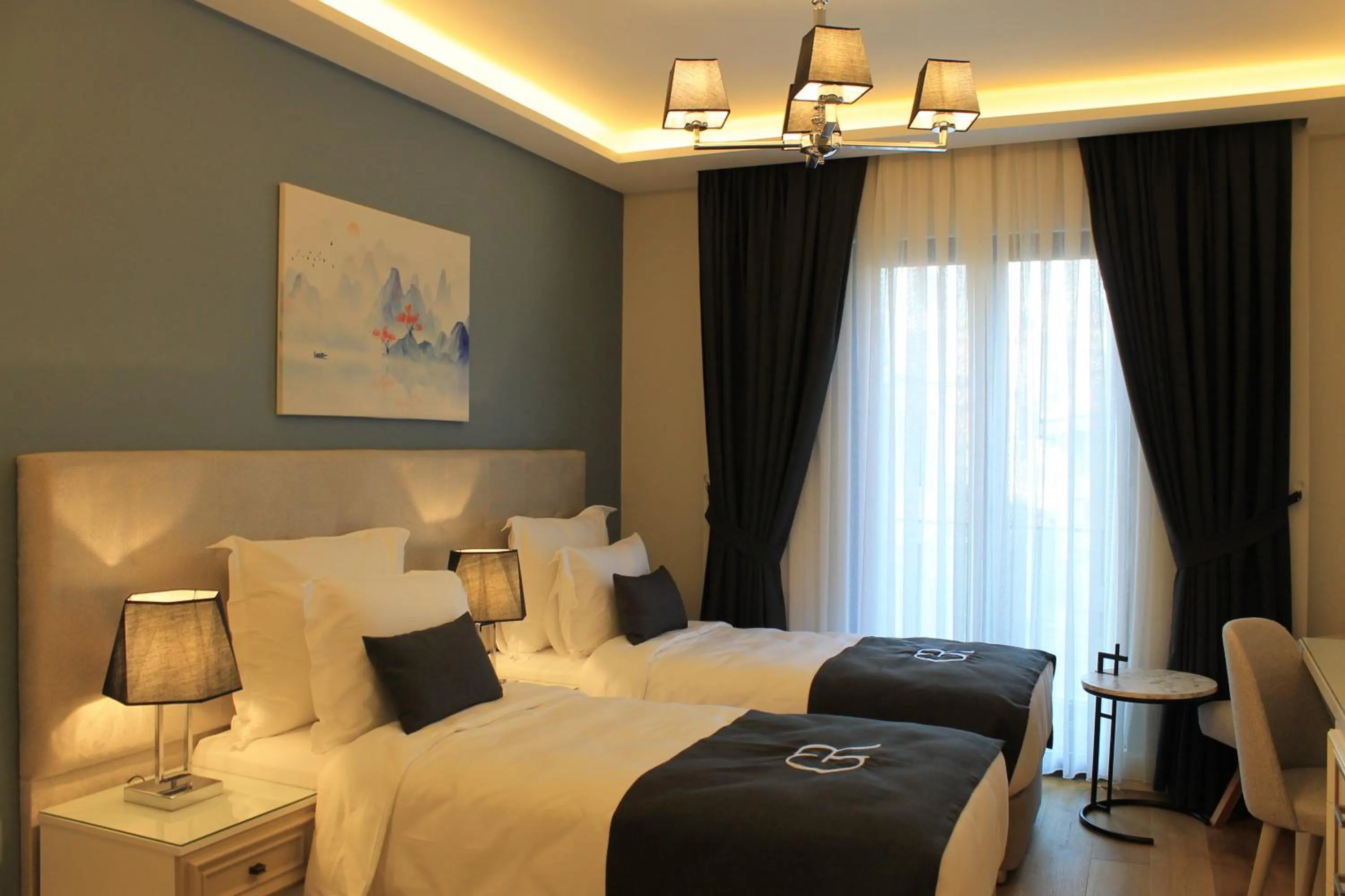 Bedroom, Bed in Garlon Residence