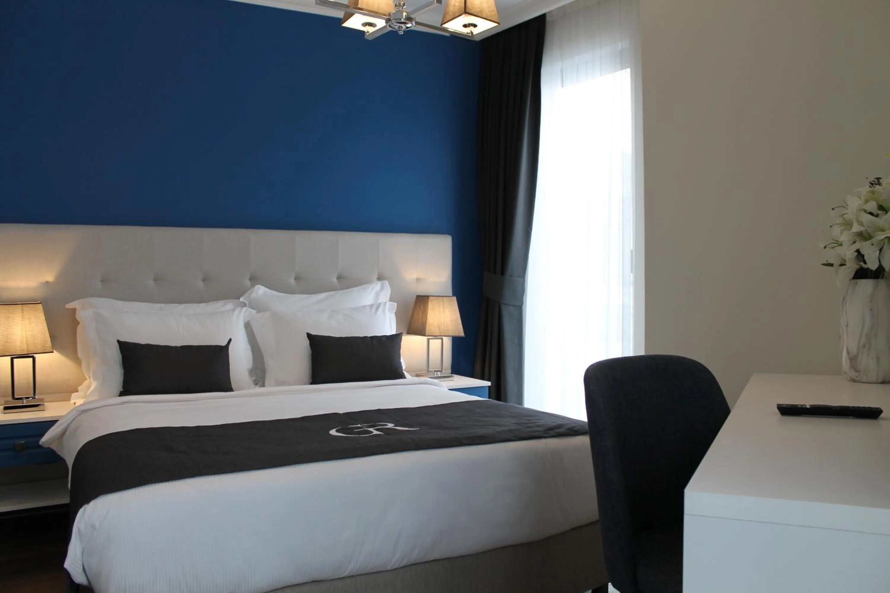 Bedroom, Bed in Garlon Residence