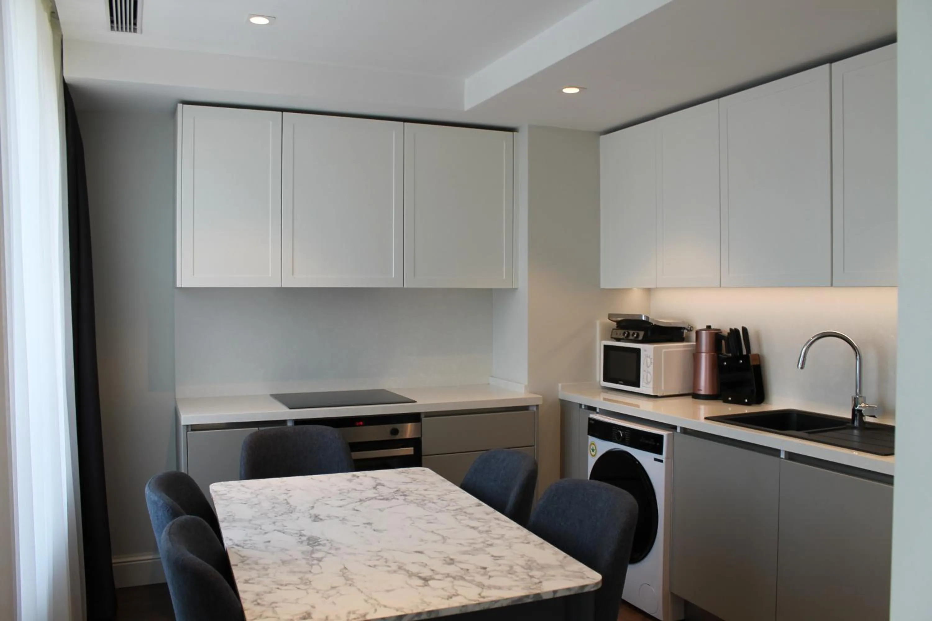 Kitchen or kitchenette in Garlon Residence