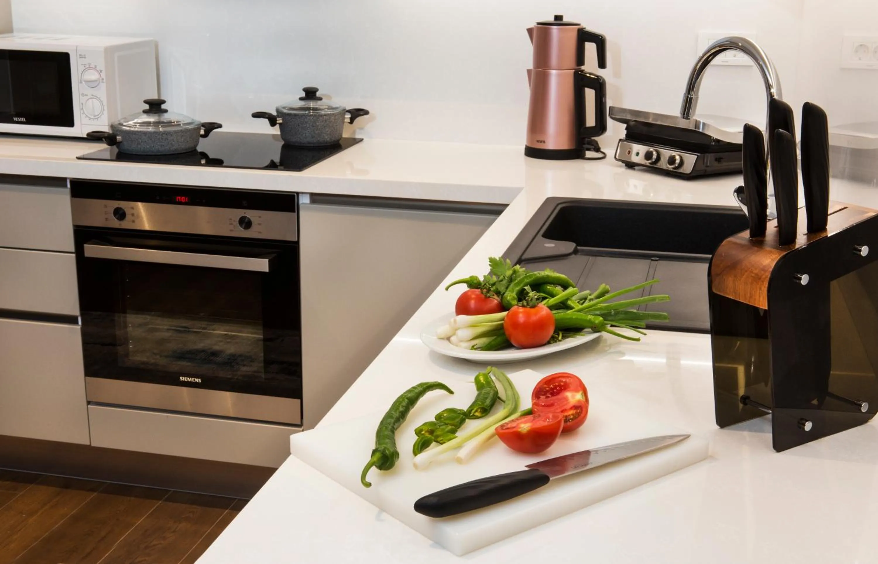 Kitchen or kitchenette in Garlon Residence