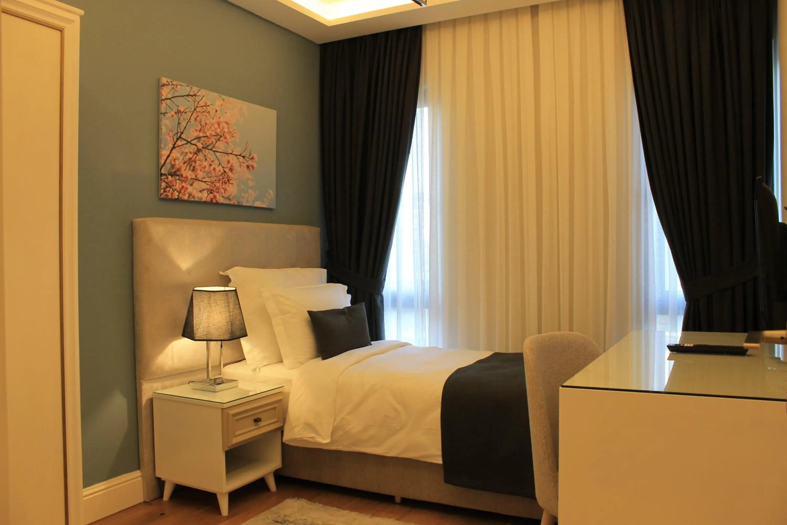 Bedroom, Bed in Garlon Residence