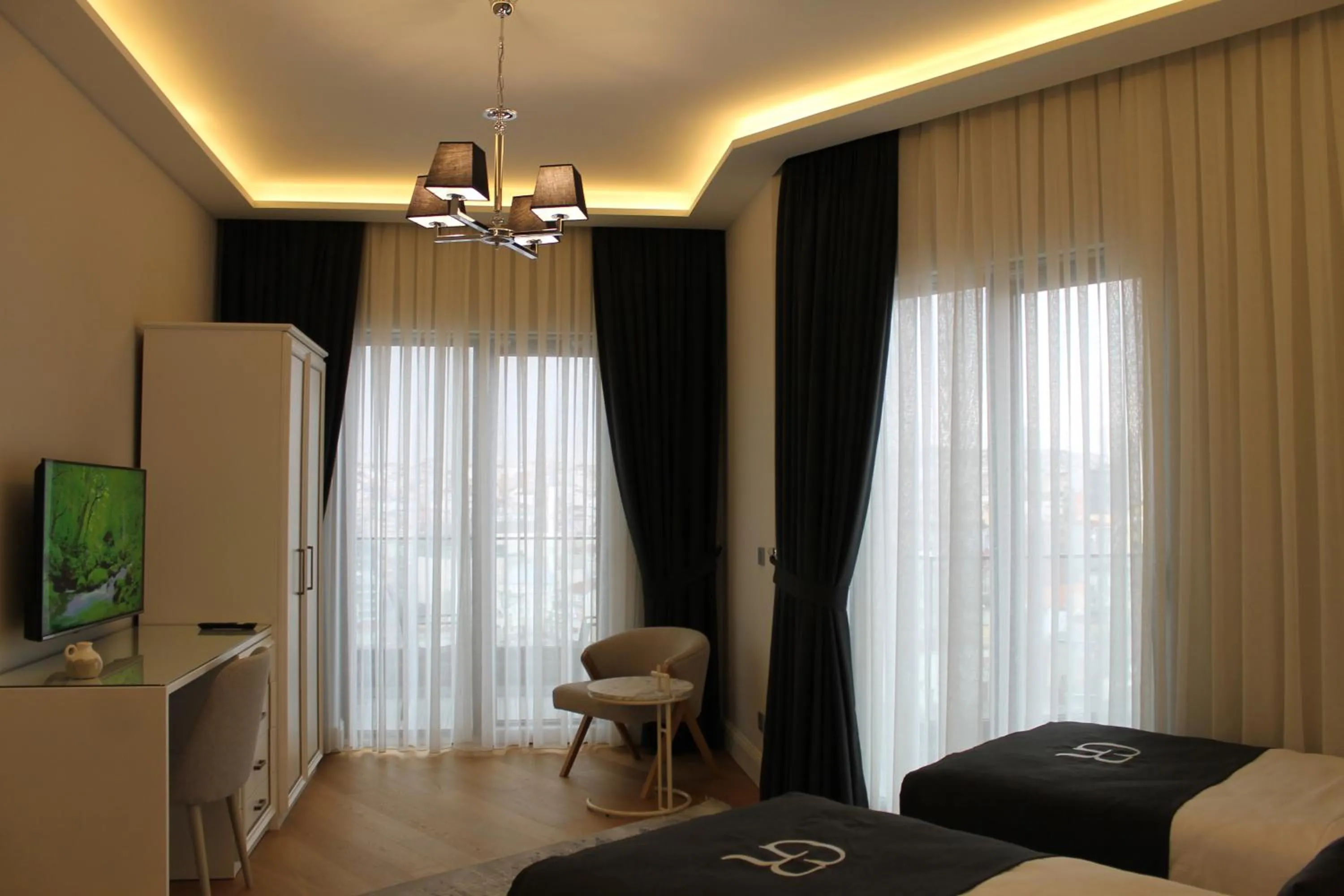 Bedroom, Bed in Garlon Residence