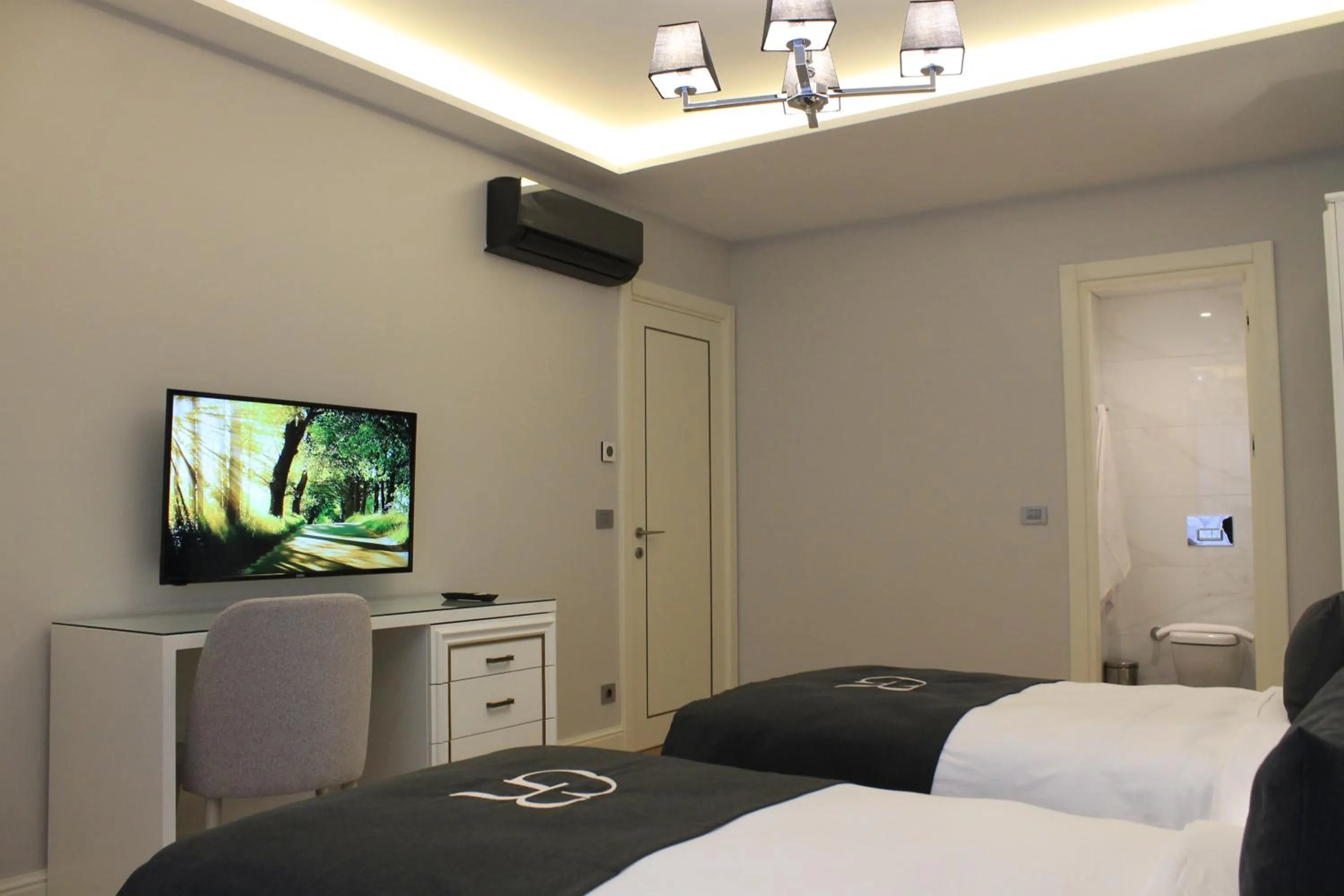 Bedroom, Bed in Garlon Residence