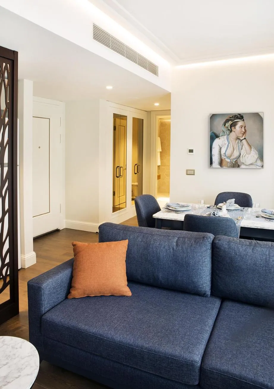 Living room in Garlon Residence