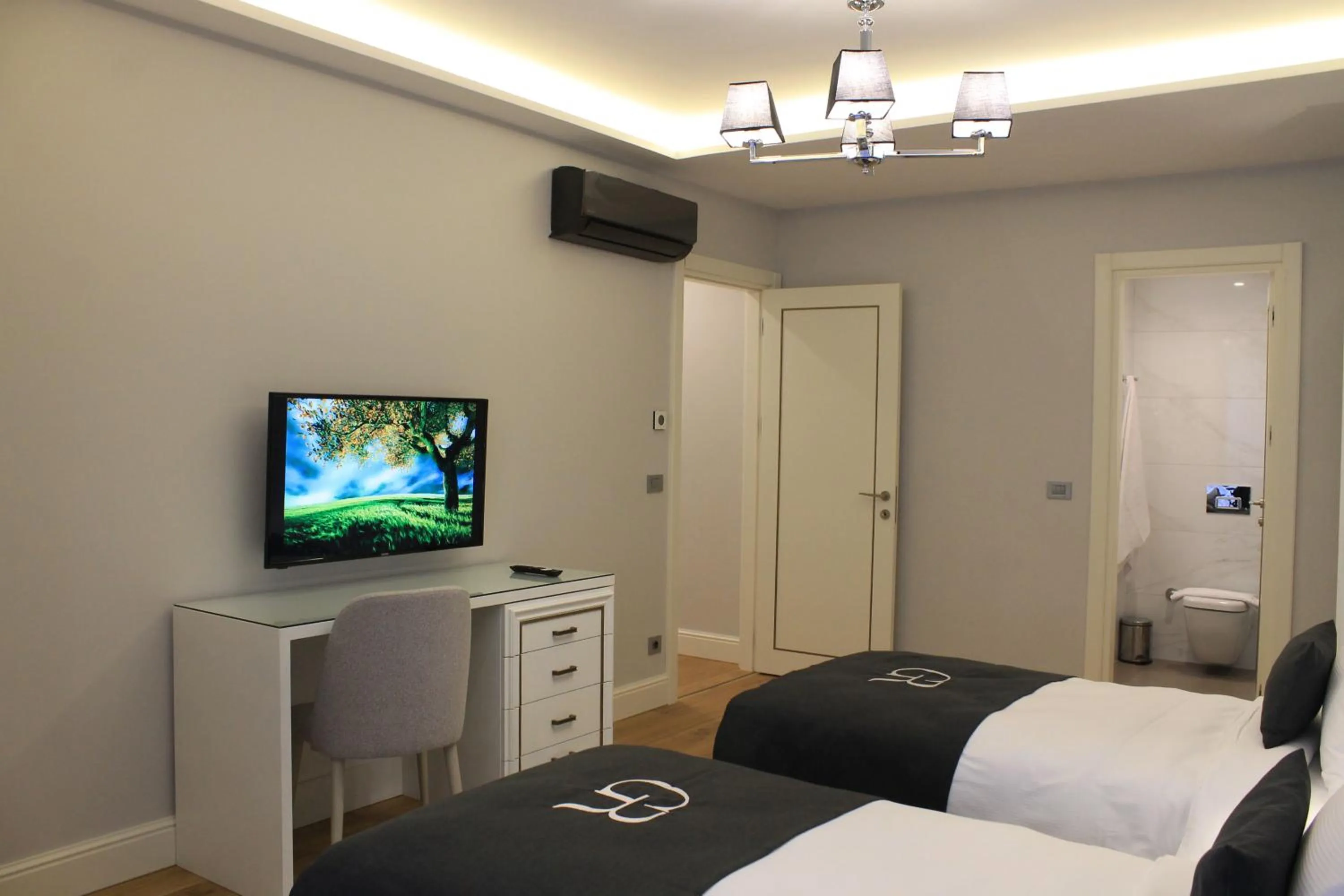 Bedroom, Bed in Garlon Residence