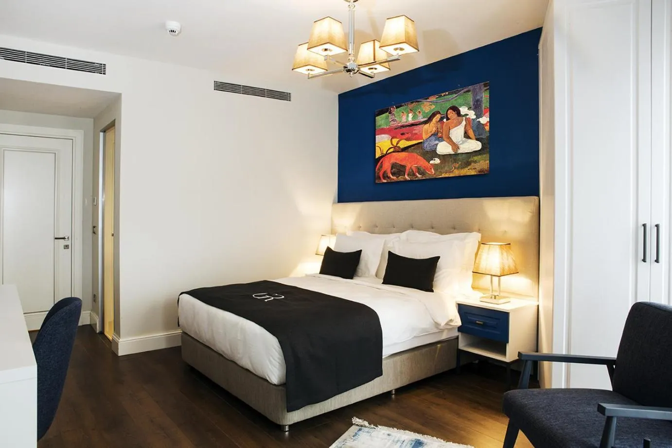 Bedroom, Bed in Garlon Residence