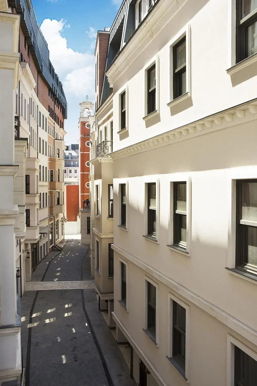 Inner courtyard view in Garlon Residence Inner courtyard view in Garlon Residence