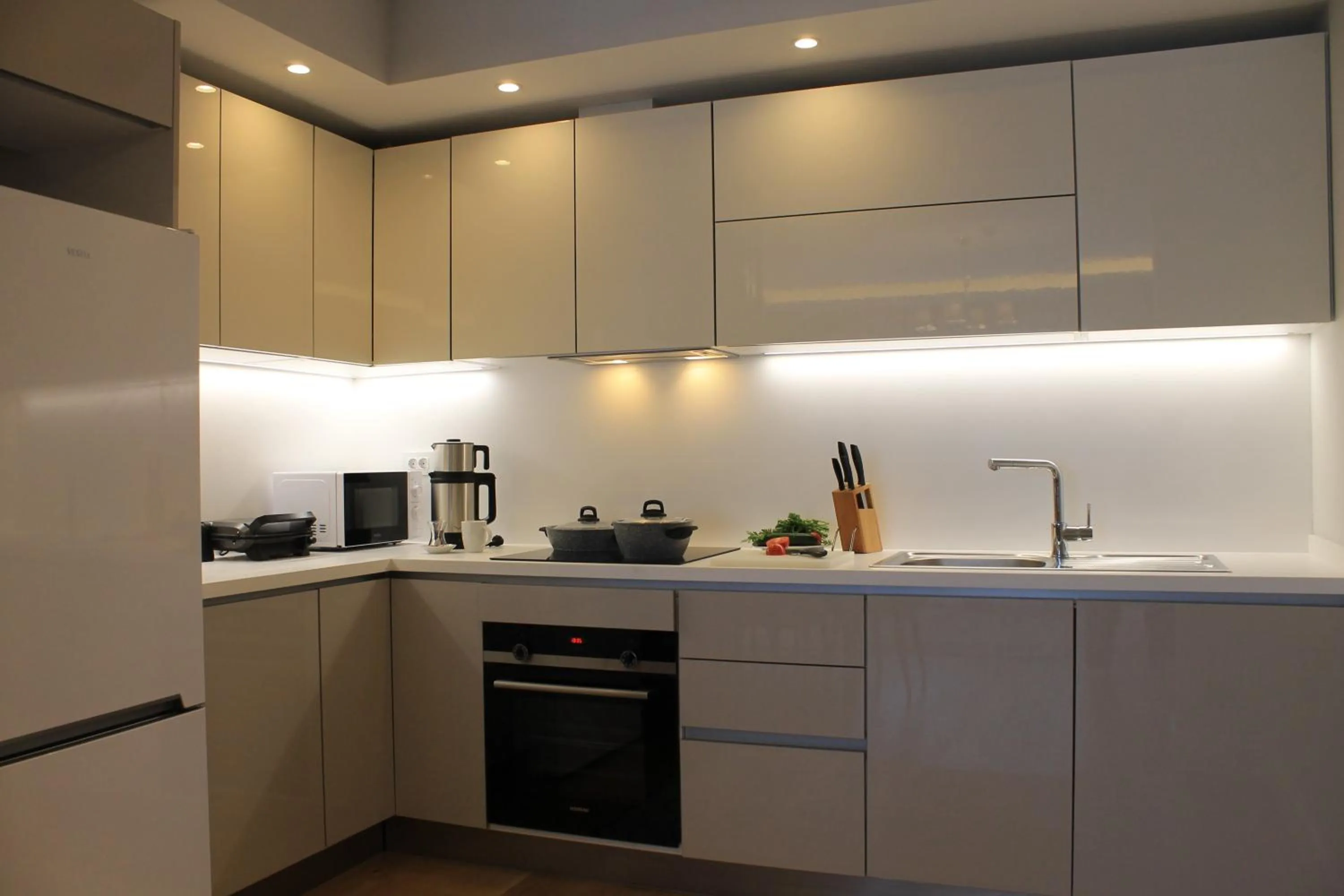 Kitchen or kitchenette in Garlon Residence