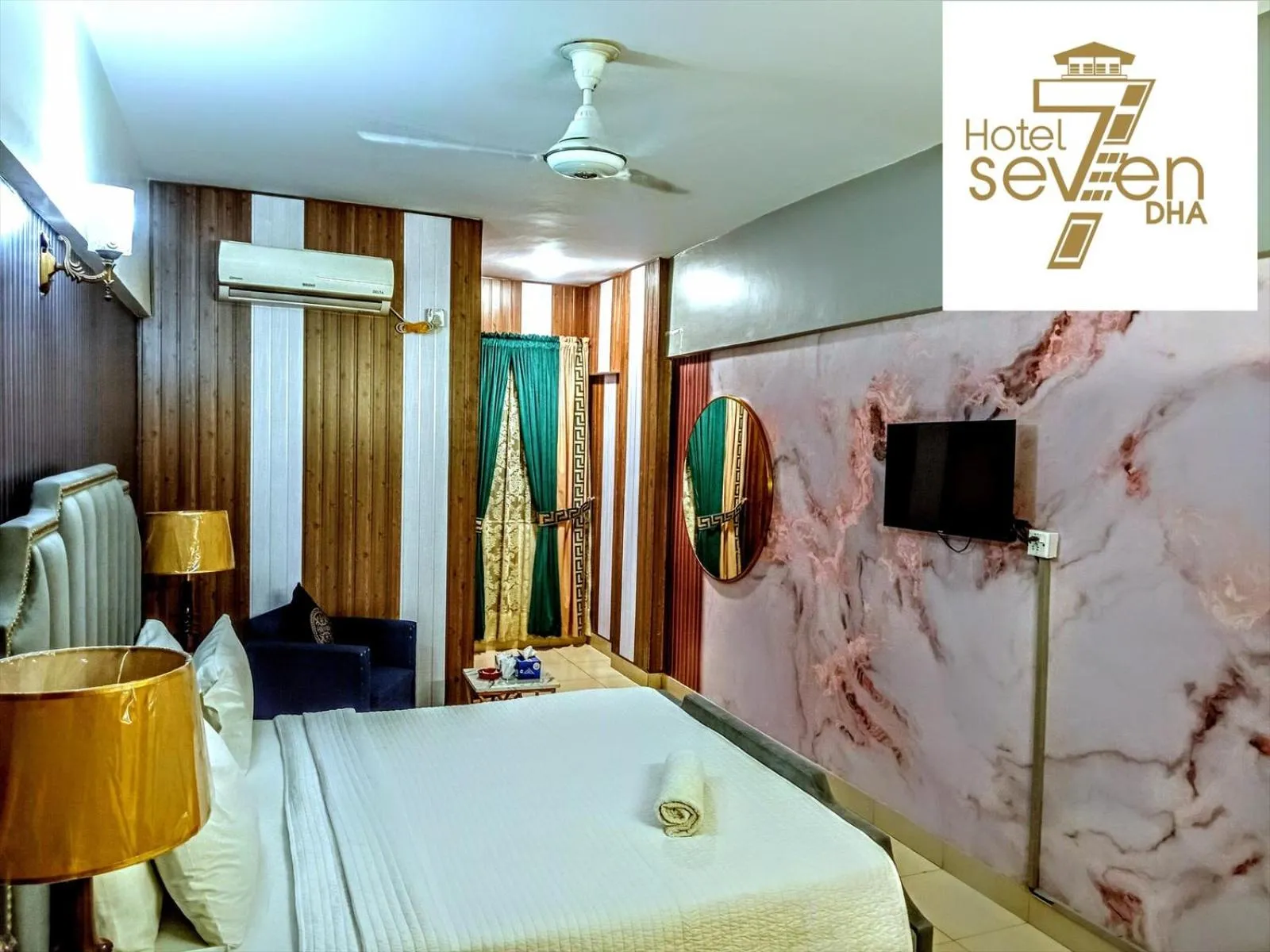 Bedroom, Bed in Hotel 7 DHA