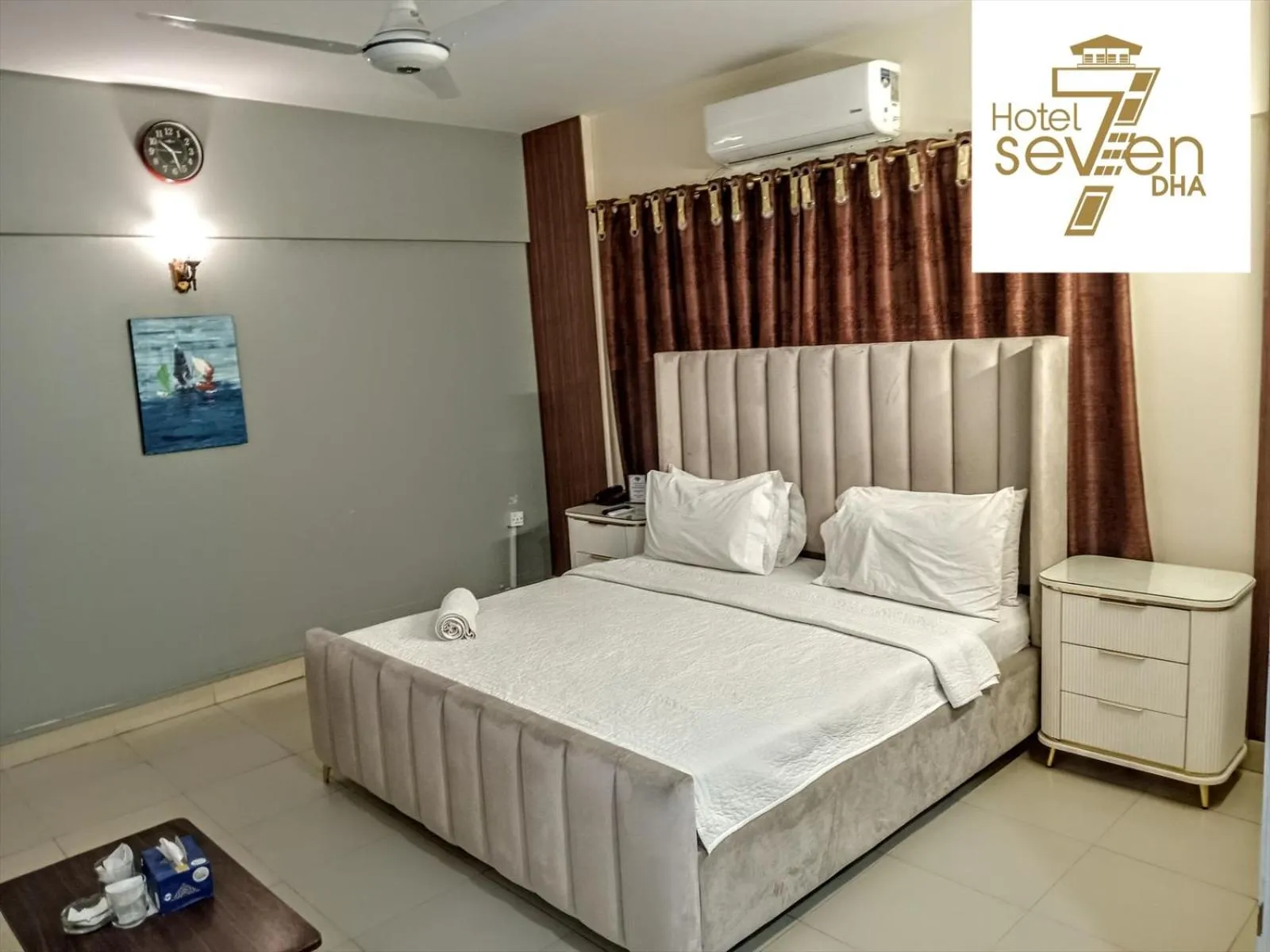 Bedroom, Bed in Hotel 7 DHA