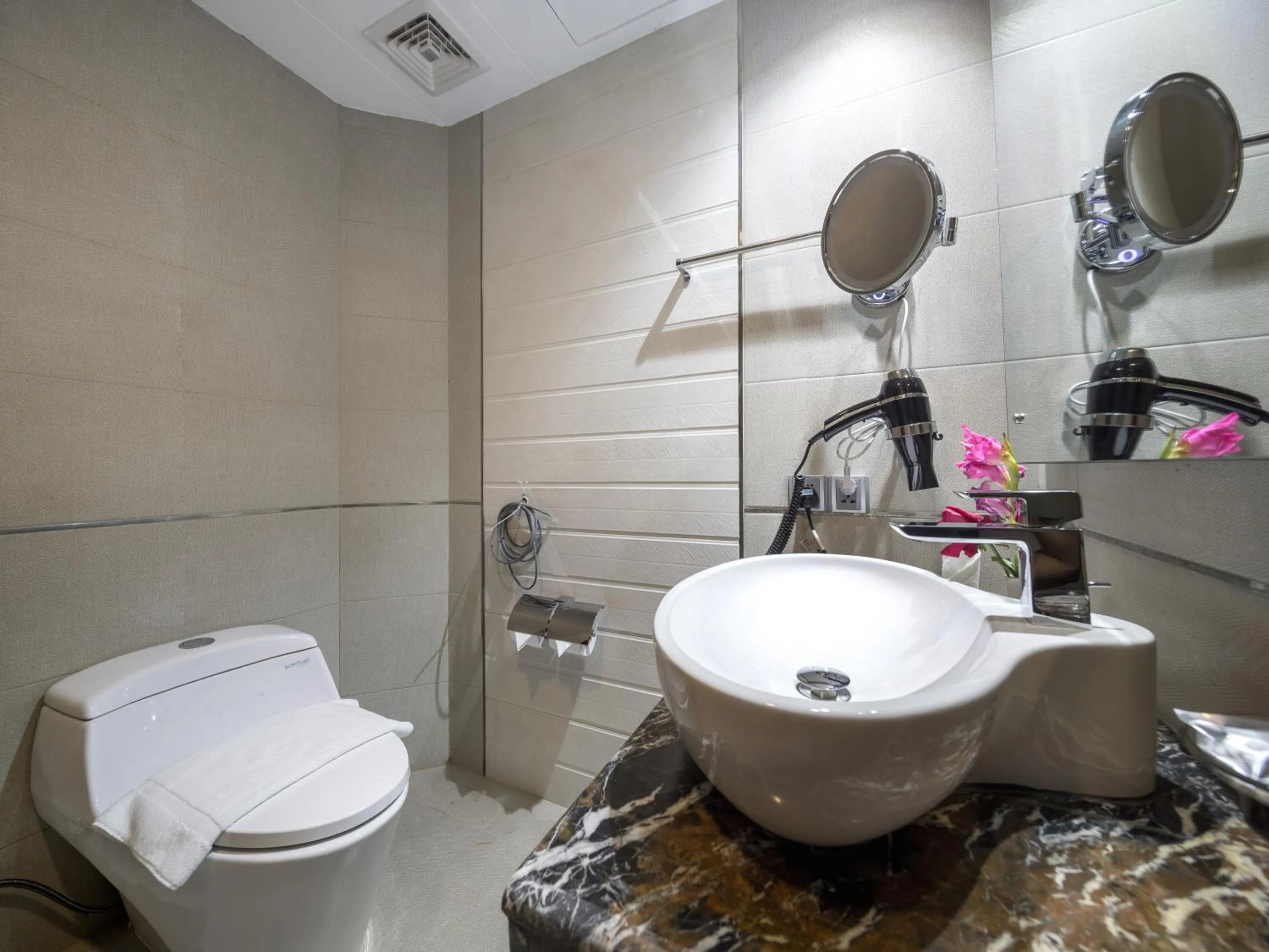 Shower in Grand Palace Hotel & Resort Sylhet