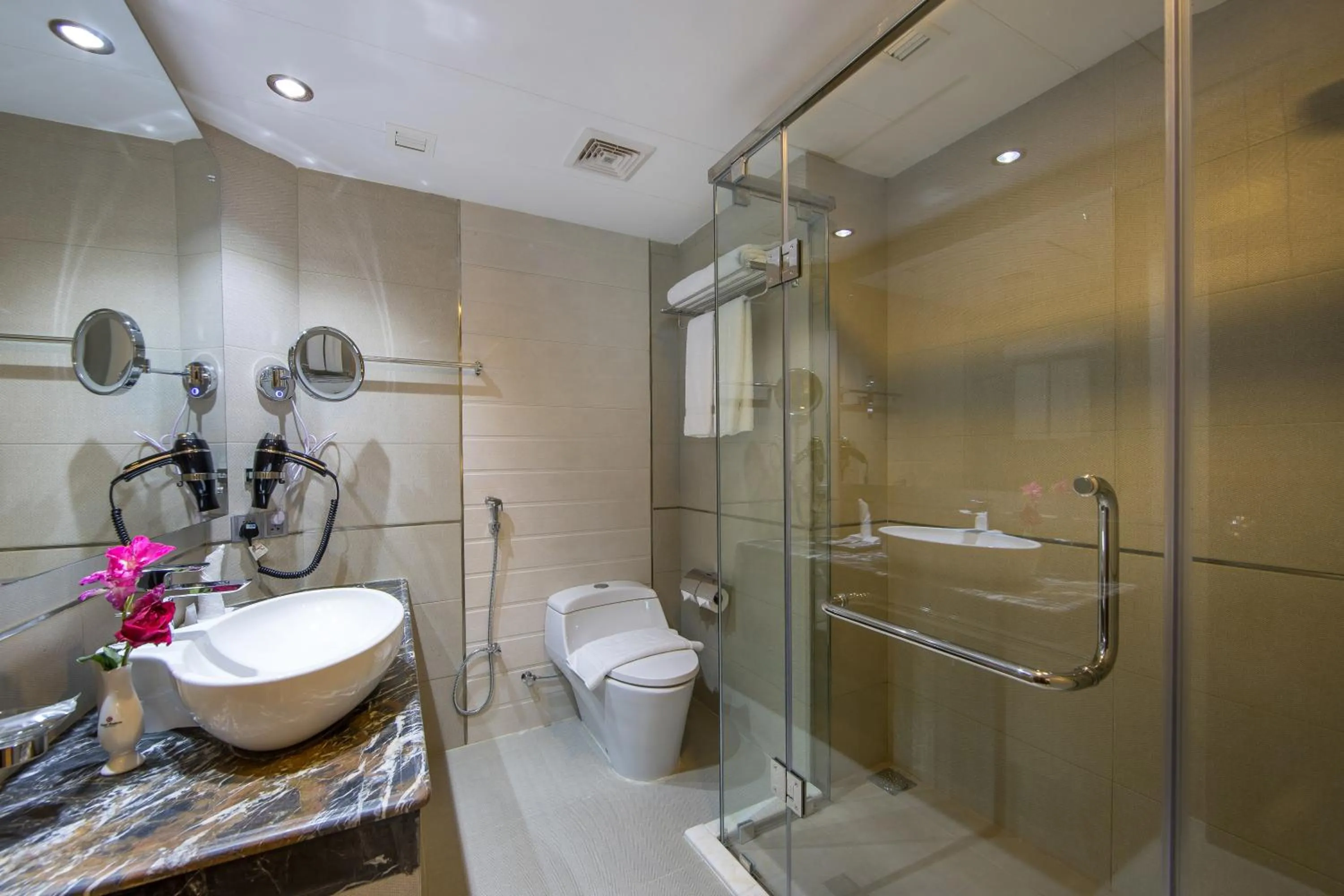 Shower in Grand Palace Hotel & Resort Sylhet