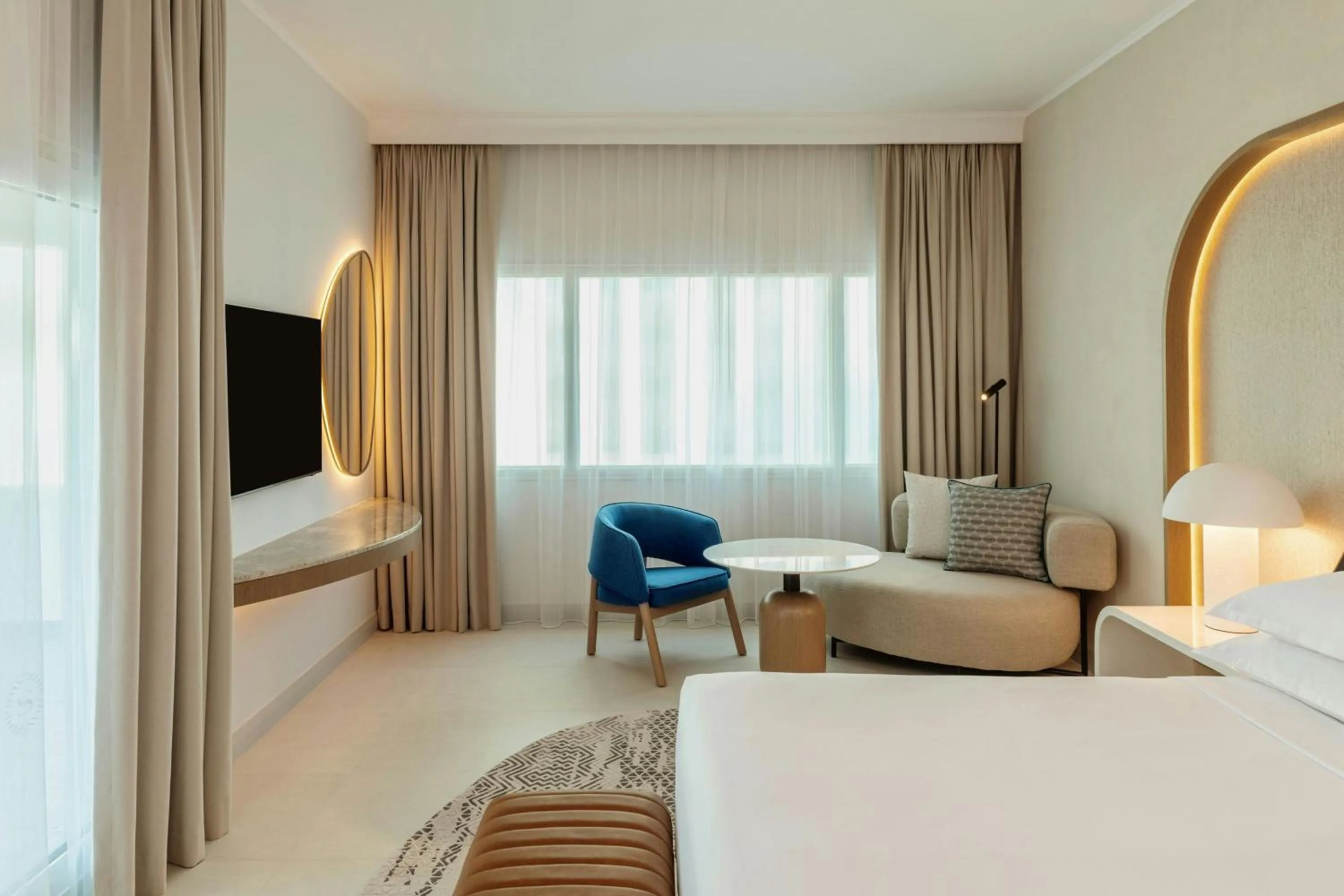 Photo of the whole room, Bed in Sheraton Jumeirah Beach Resort