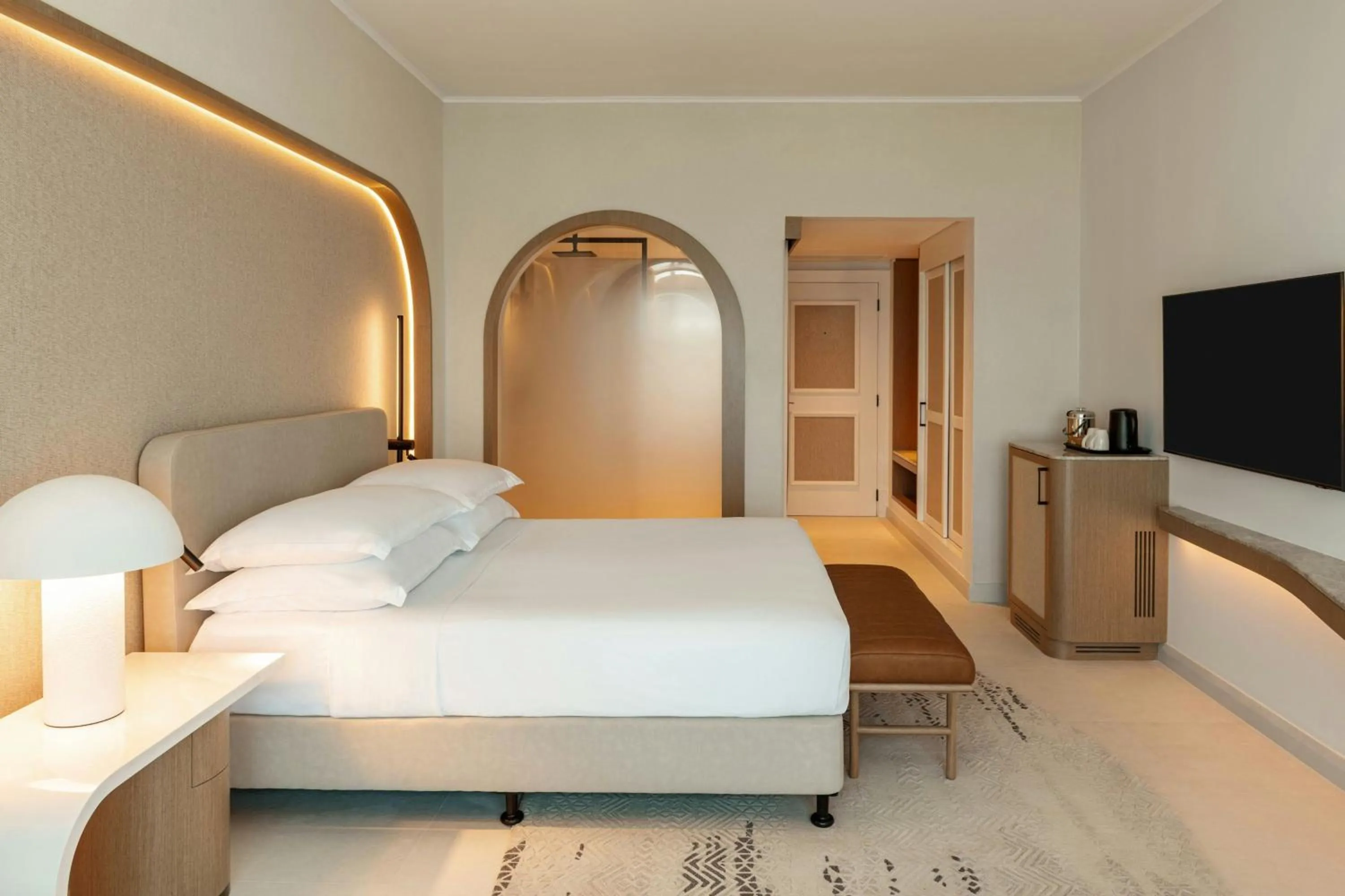 Photo of the whole room, Bed in Sheraton Jumeirah Beach Resort