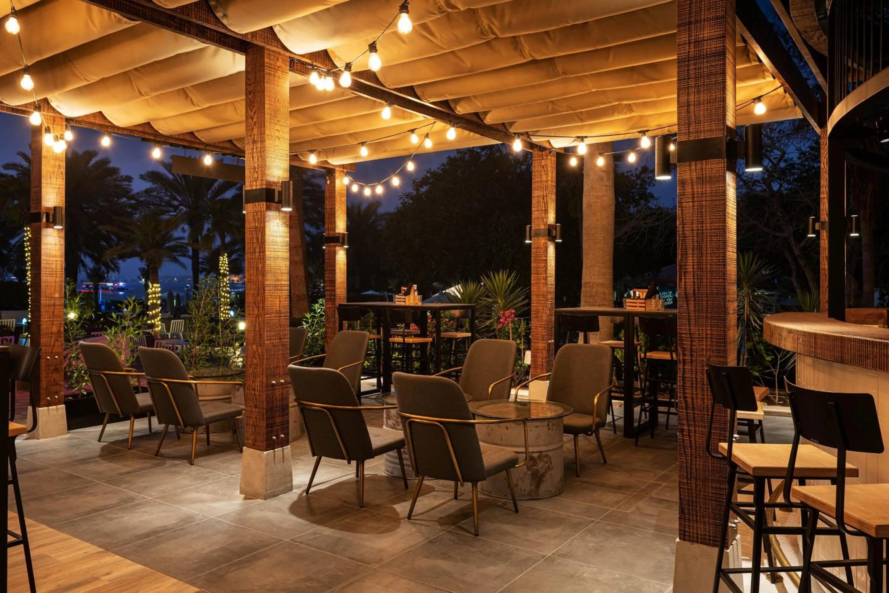 Restaurant/places to eat in Sheraton Jumeirah Beach Resort