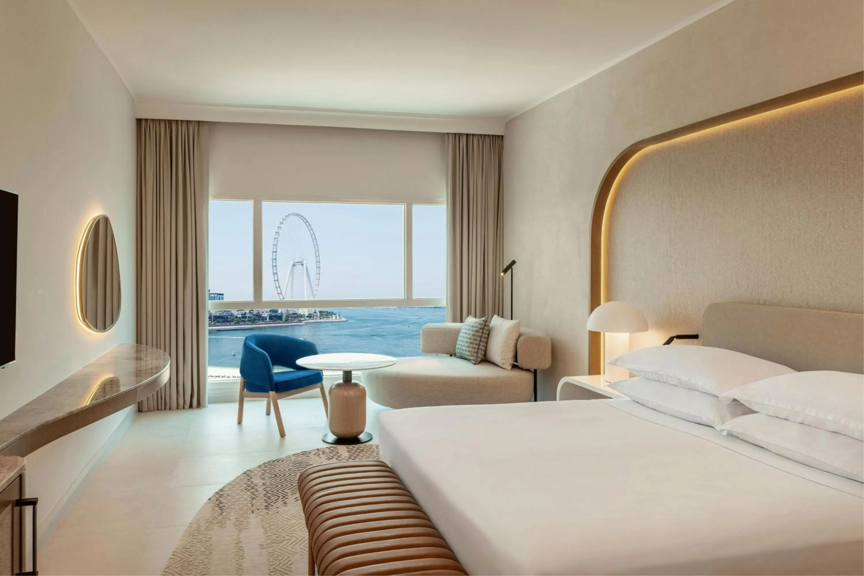 Photo of the whole room, Bed in Sheraton Jumeirah Beach Resort